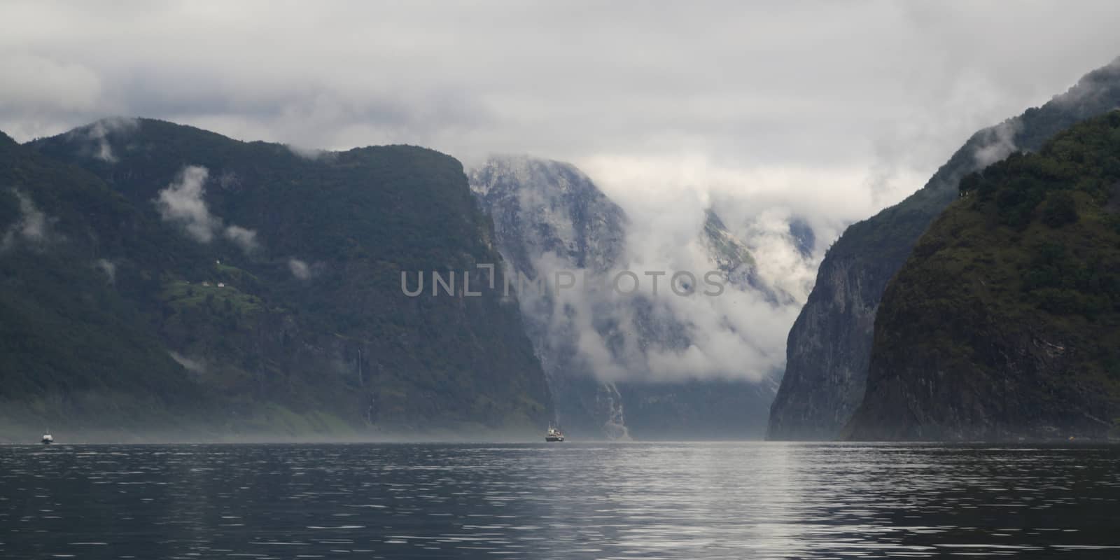 Naeroyfjord and Aurlandsfjord by Kartouchken