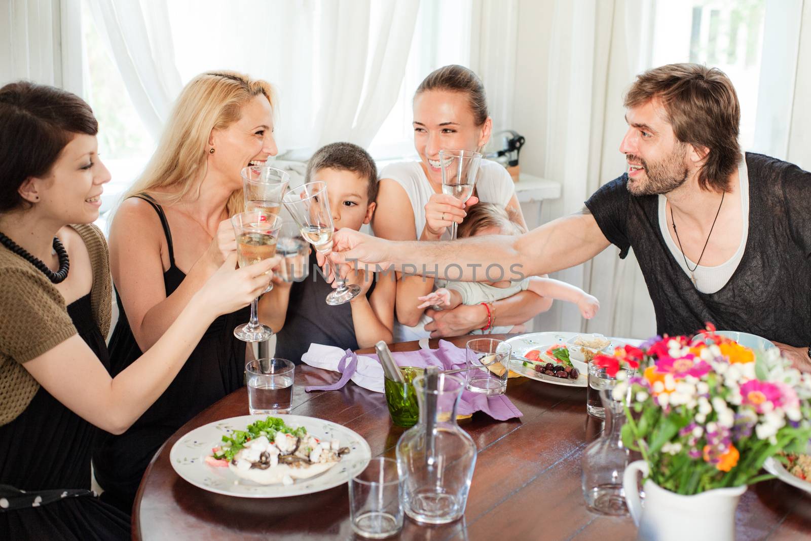A group of casual friends are having meal in a restaurant.