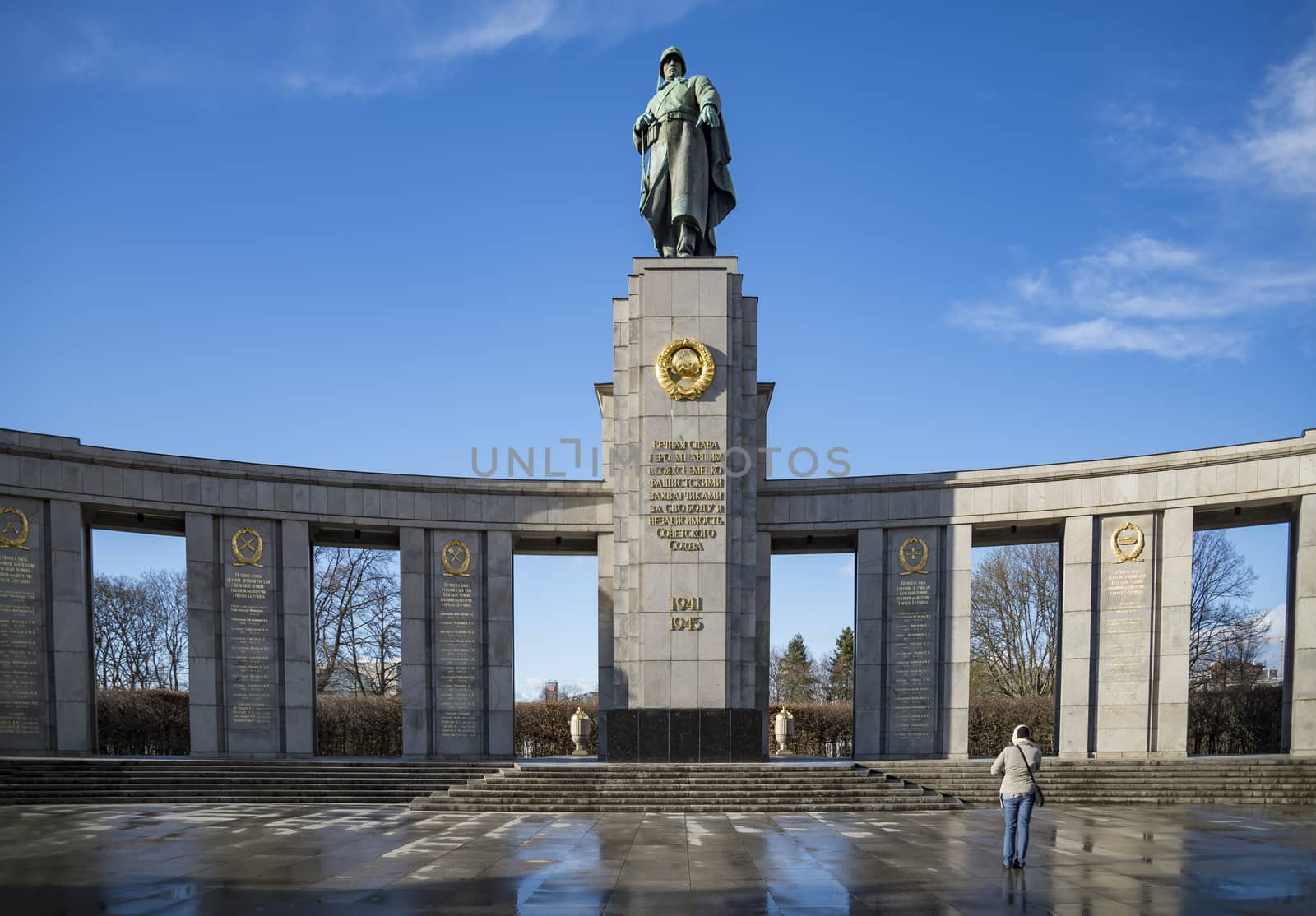 Soviet War Memorial in Berlin by edella