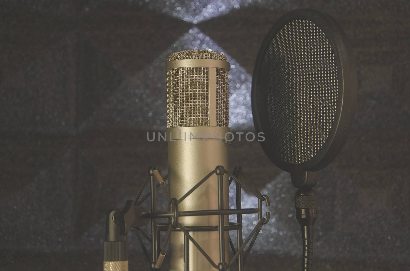 Speech pad Sound recording room and Mic condenser by metal22