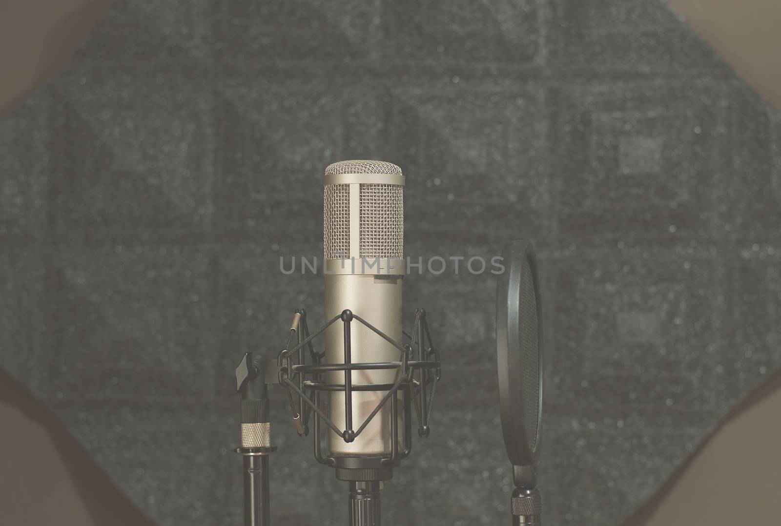 Speech pad Sound recording room and Mic condenser by metal22