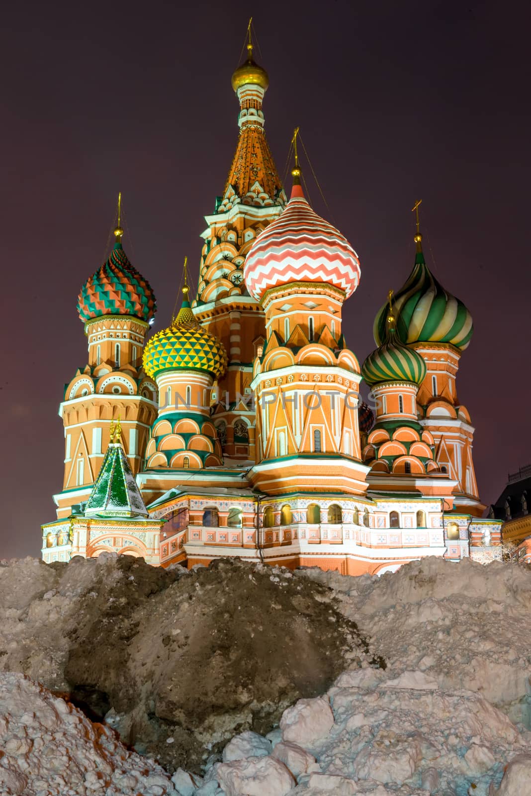 Russia, Moscow, St. Basil's Cathedral on Red Square in winter