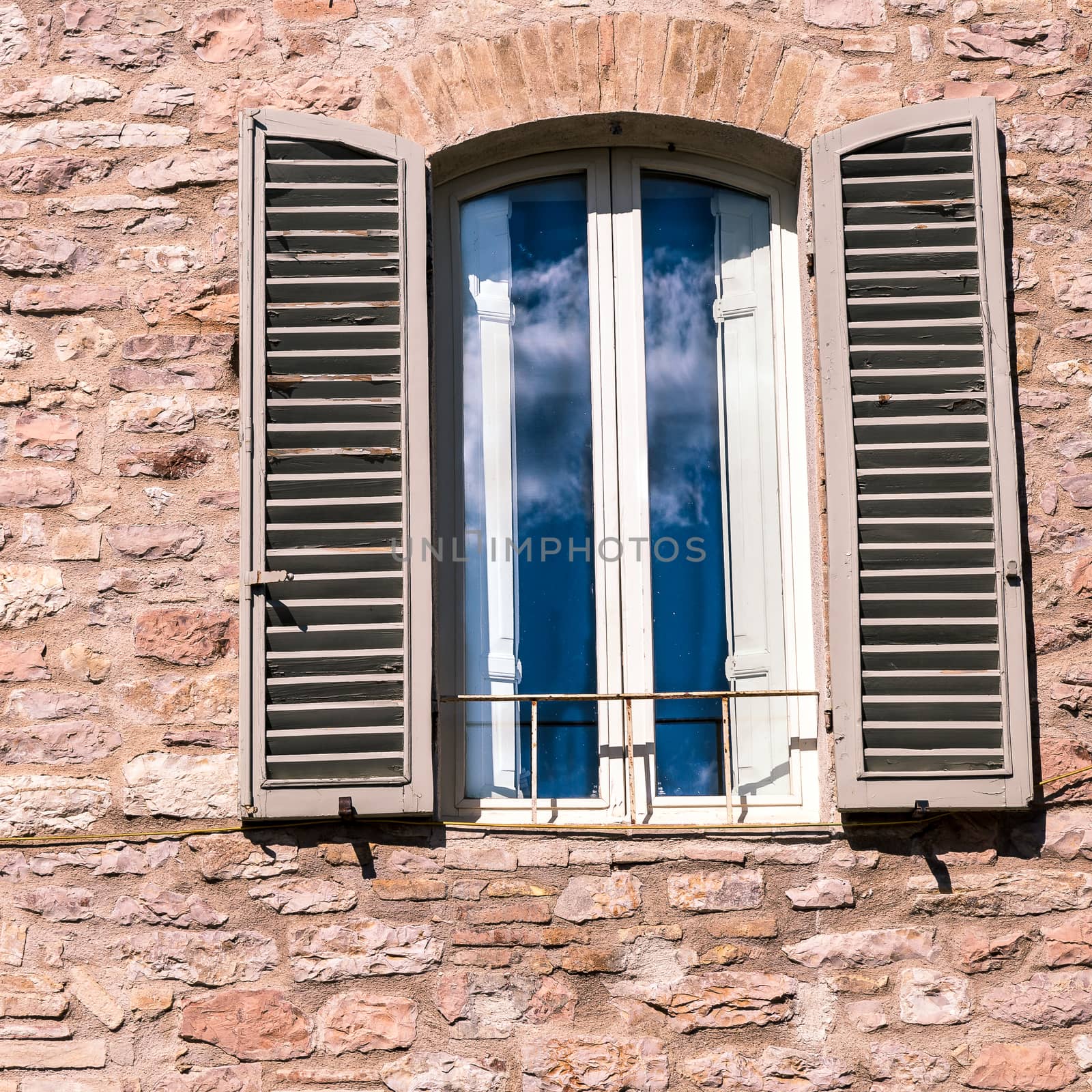 Assisi (Italy): Window on medieval stone wall