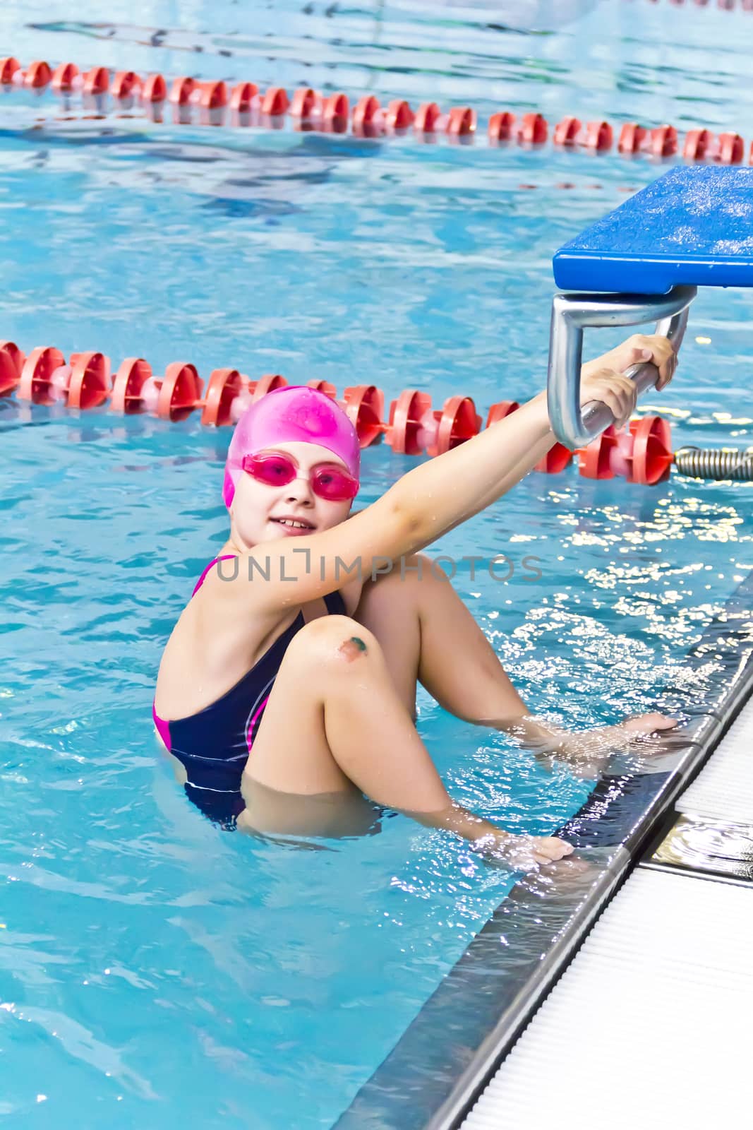 Photo of jumping girl in swimming pool