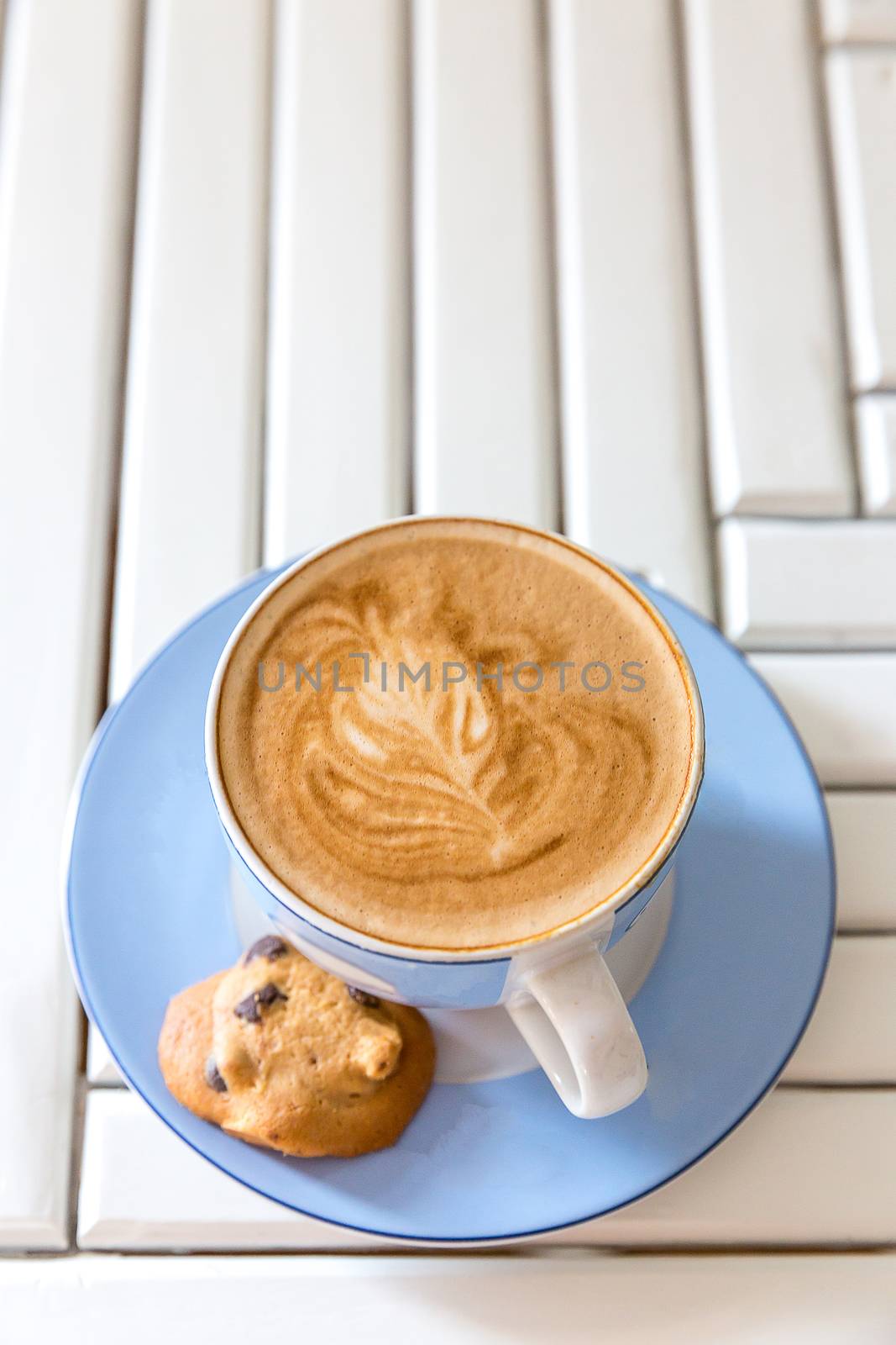 Latte Art, coffee with cookie