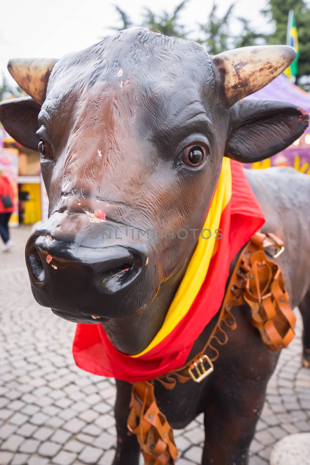 Bull's statue with a Spanish flag by Robertobinetti70