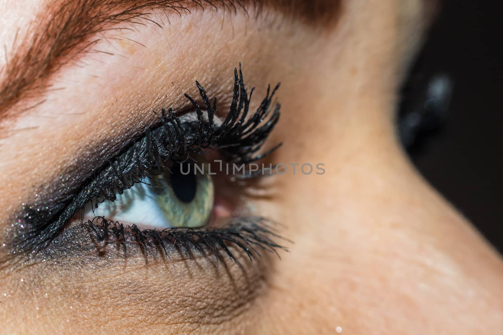 eye close-up makeup woman green eyes macro