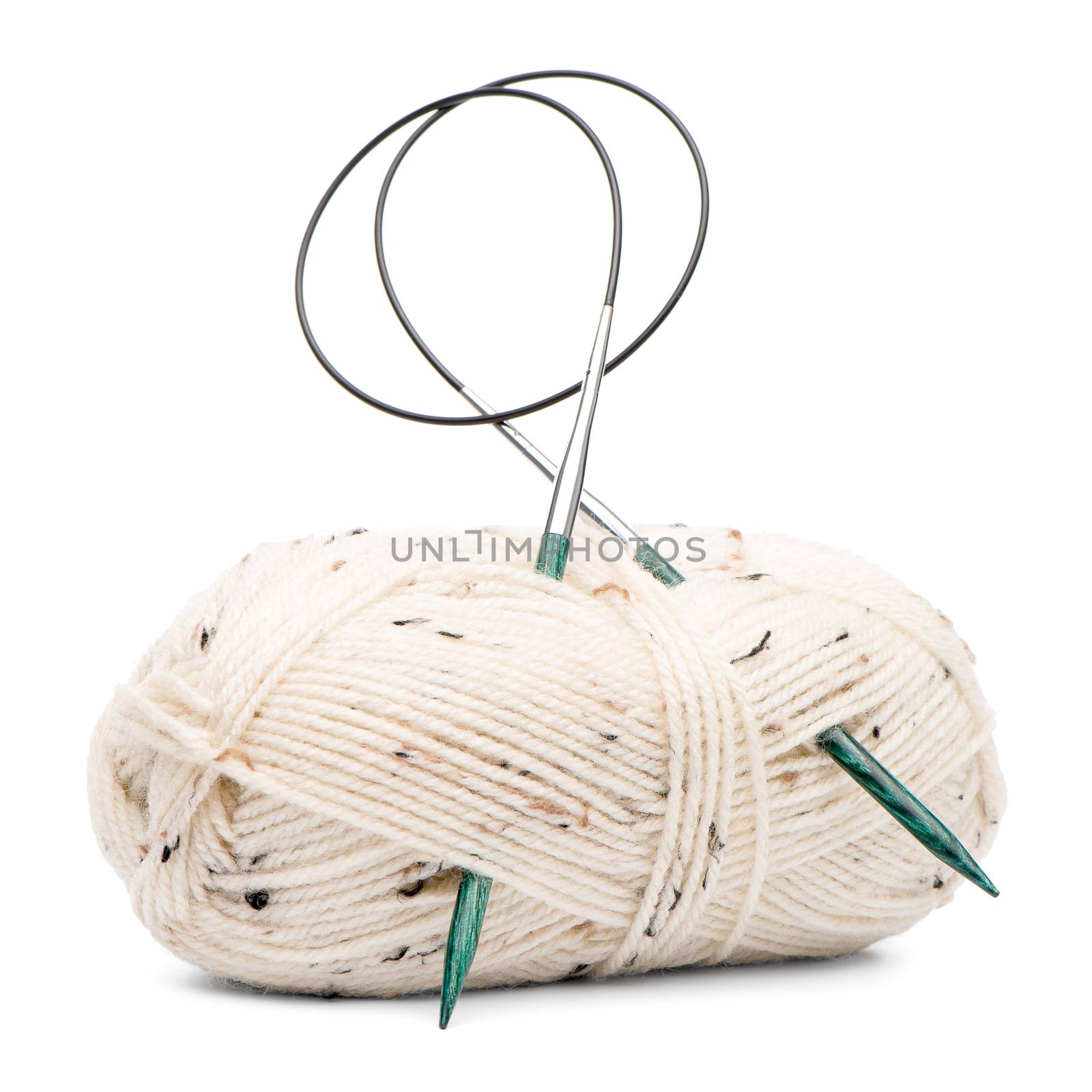 Beige knitting wool with needles by homydesign