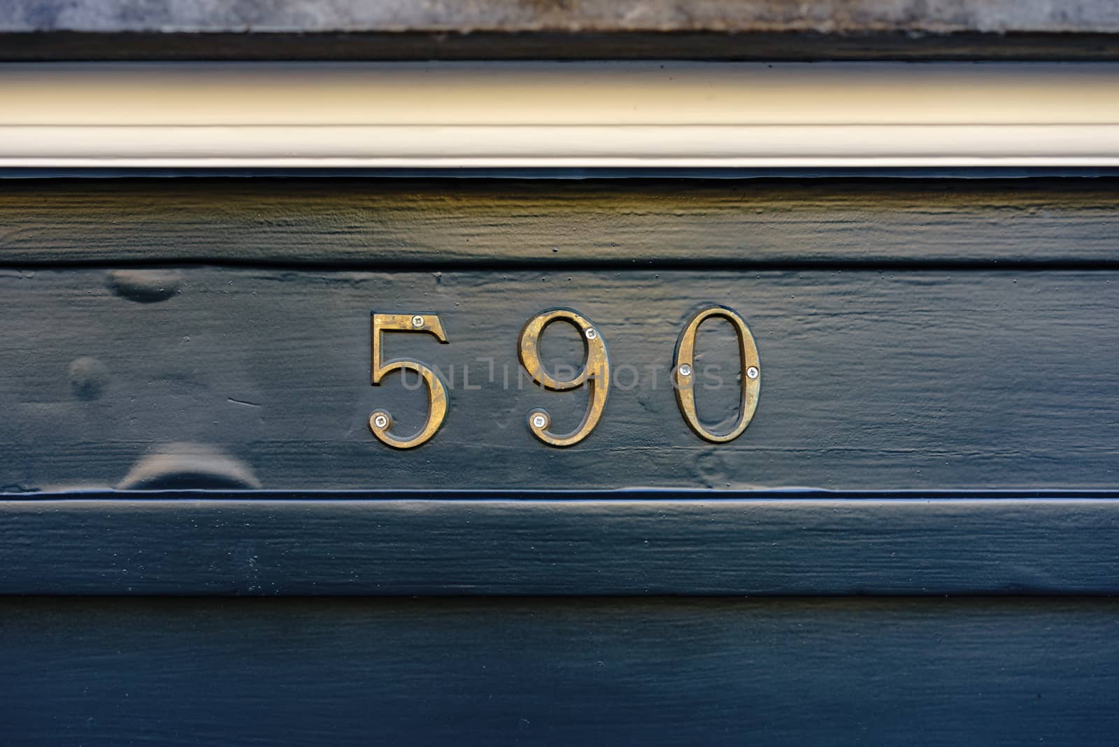 bronze house number five hundred and ninety (590).