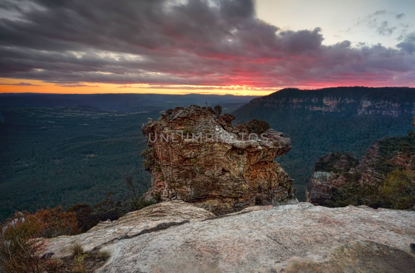 Valley views and the last light from Boars Head Rock located in Blue Mountains Katoomba