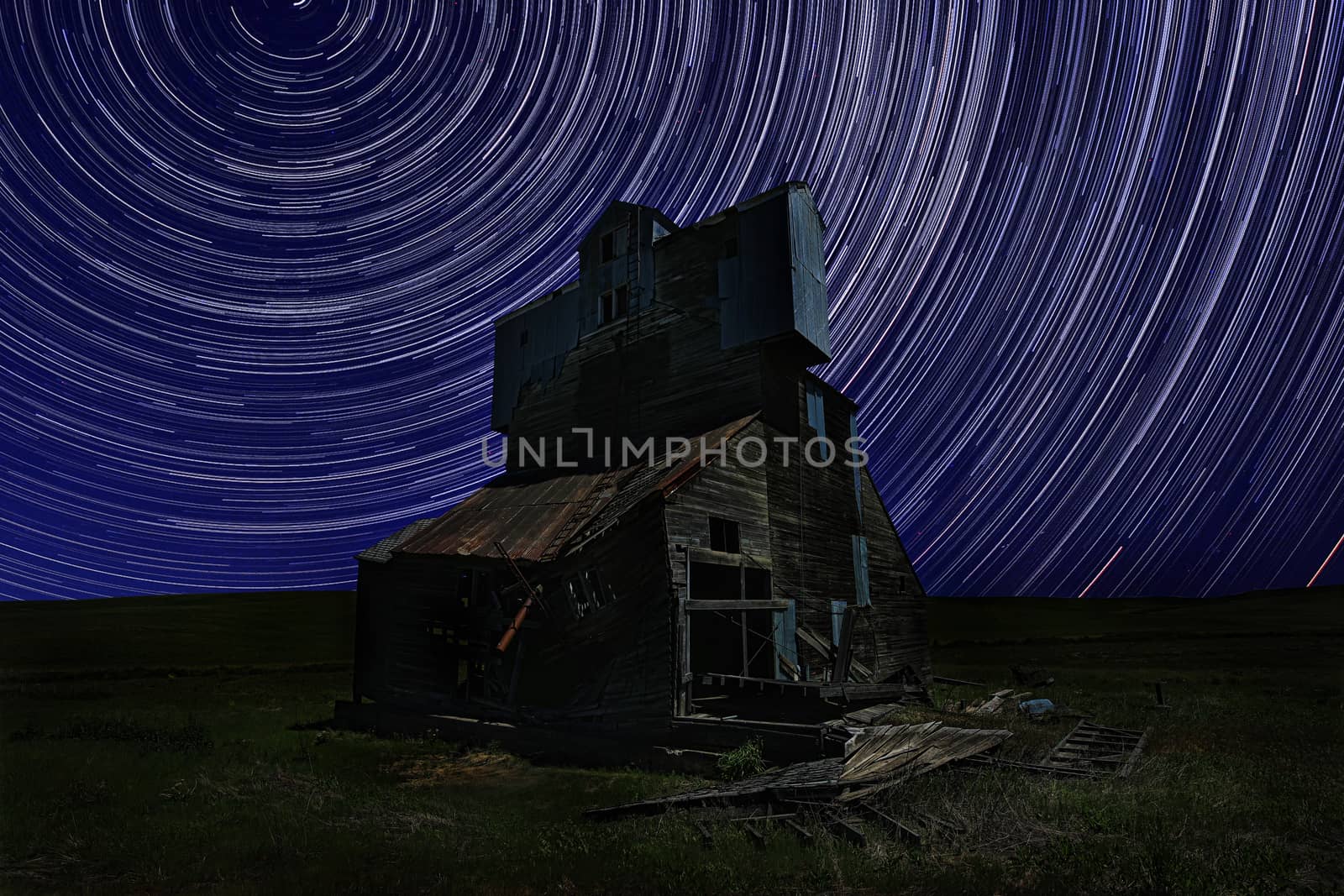 Star Trail Night Time Lapsed Exposure in Palouse Washington by tobkatrina