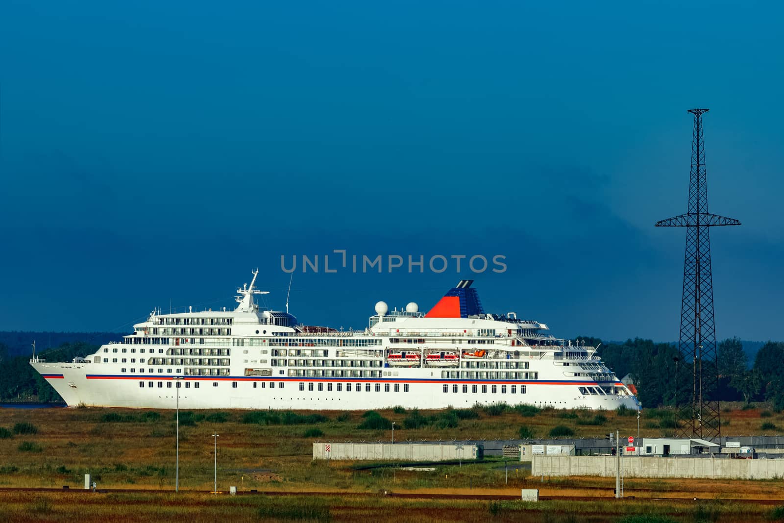 White cruise liner in city by sengnsp