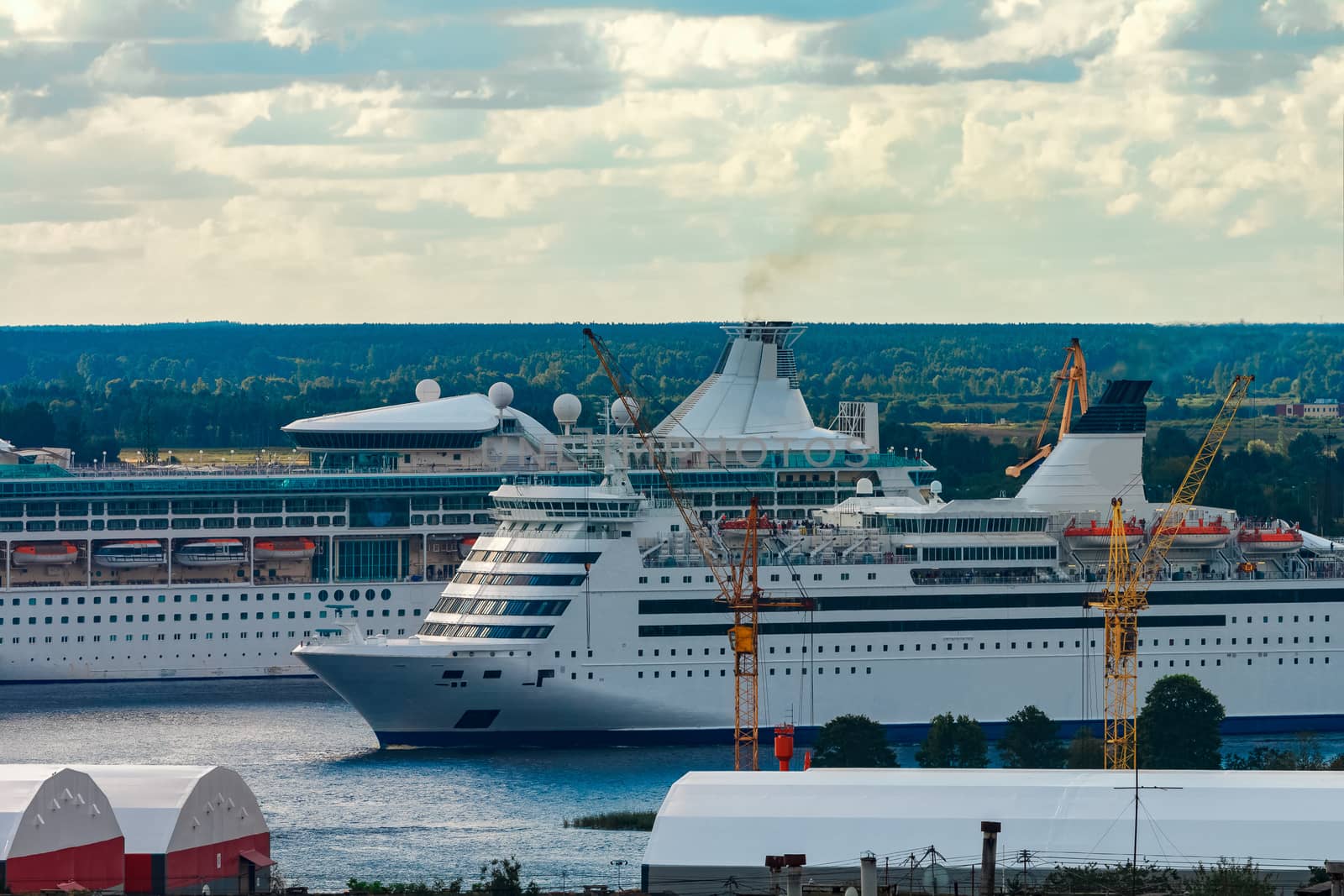 Two cruise liners in a city by sengnsp