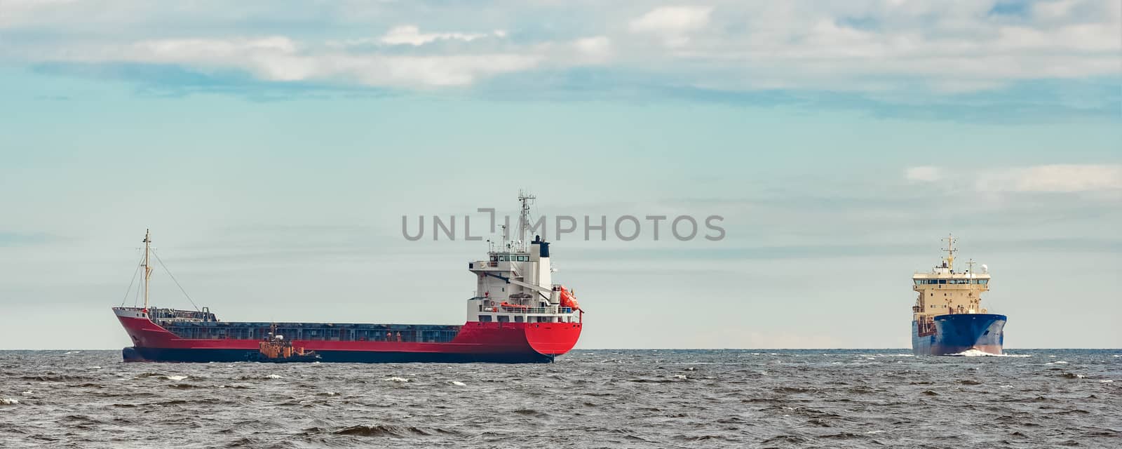 Red cargo ship by sengnsp