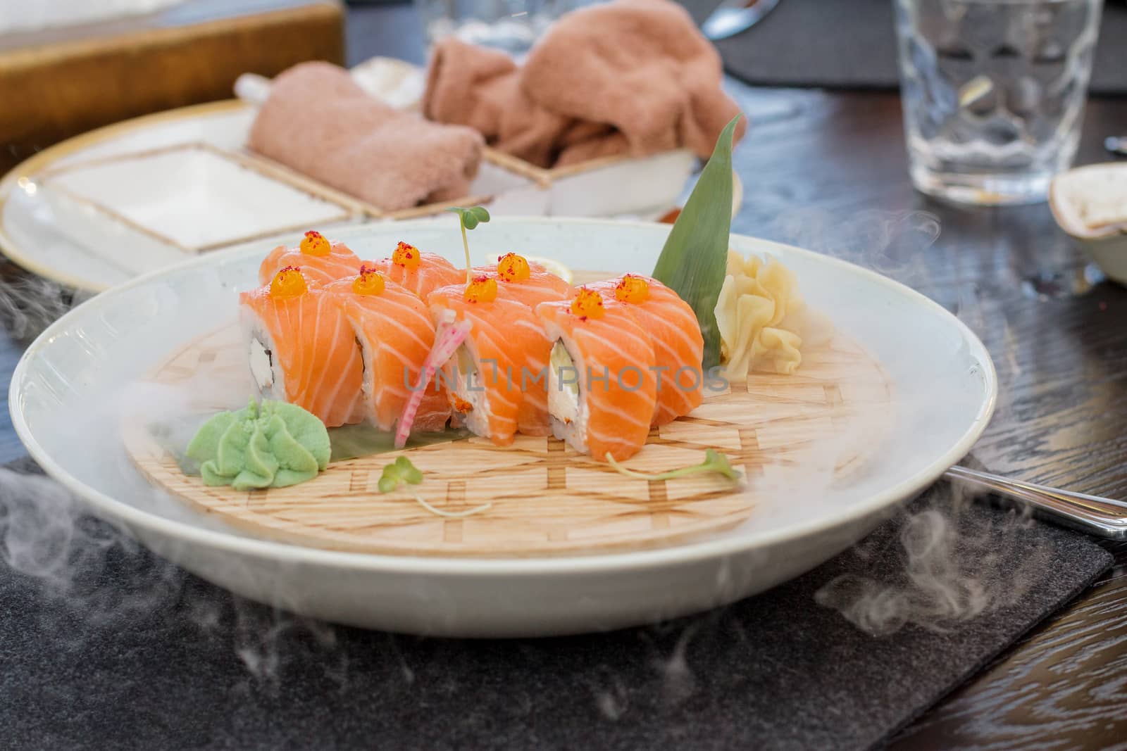 Fresh chilled sushi. by fogen
