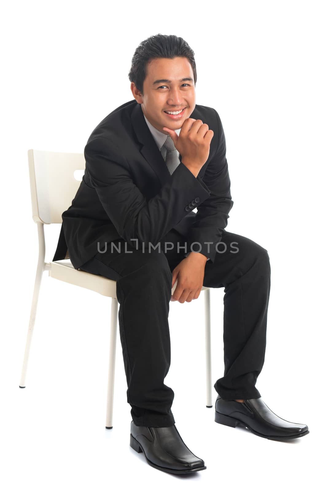 Southeast Asian businessman sitting by szefei