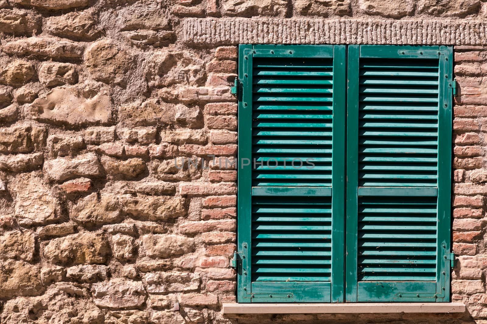 Assisi (Italy): Window on medieval stone wall