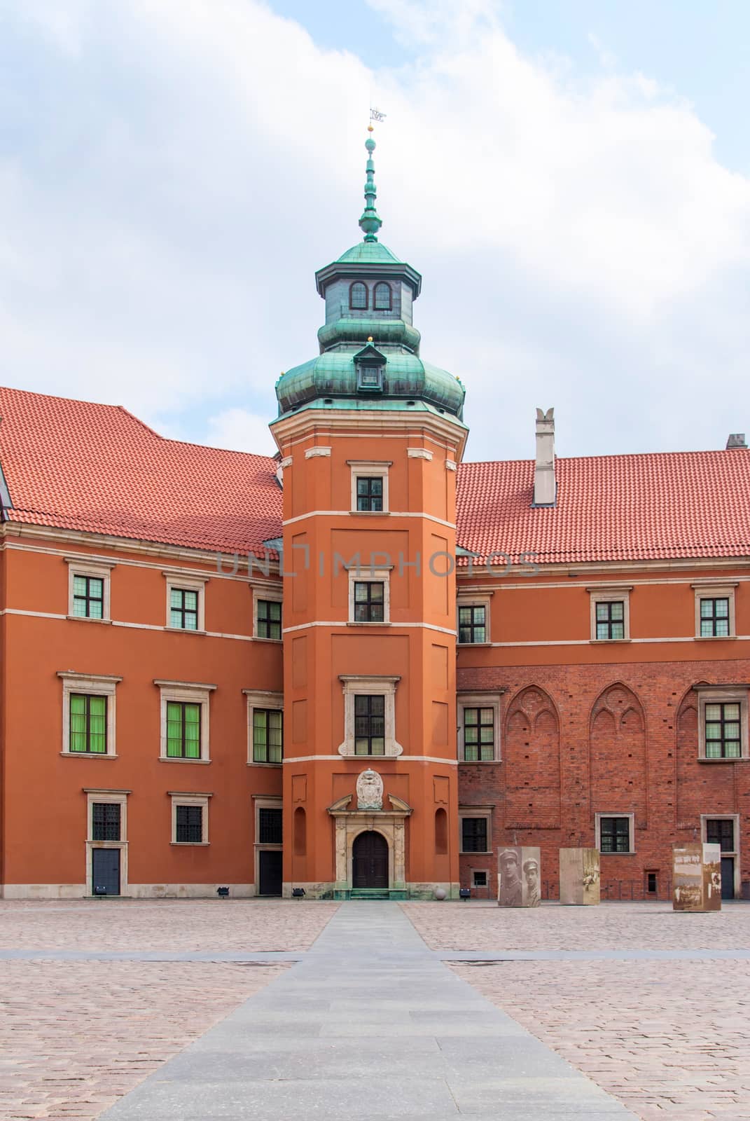 Royal Castle courtyard, Warsaw, Poland by Zhukow