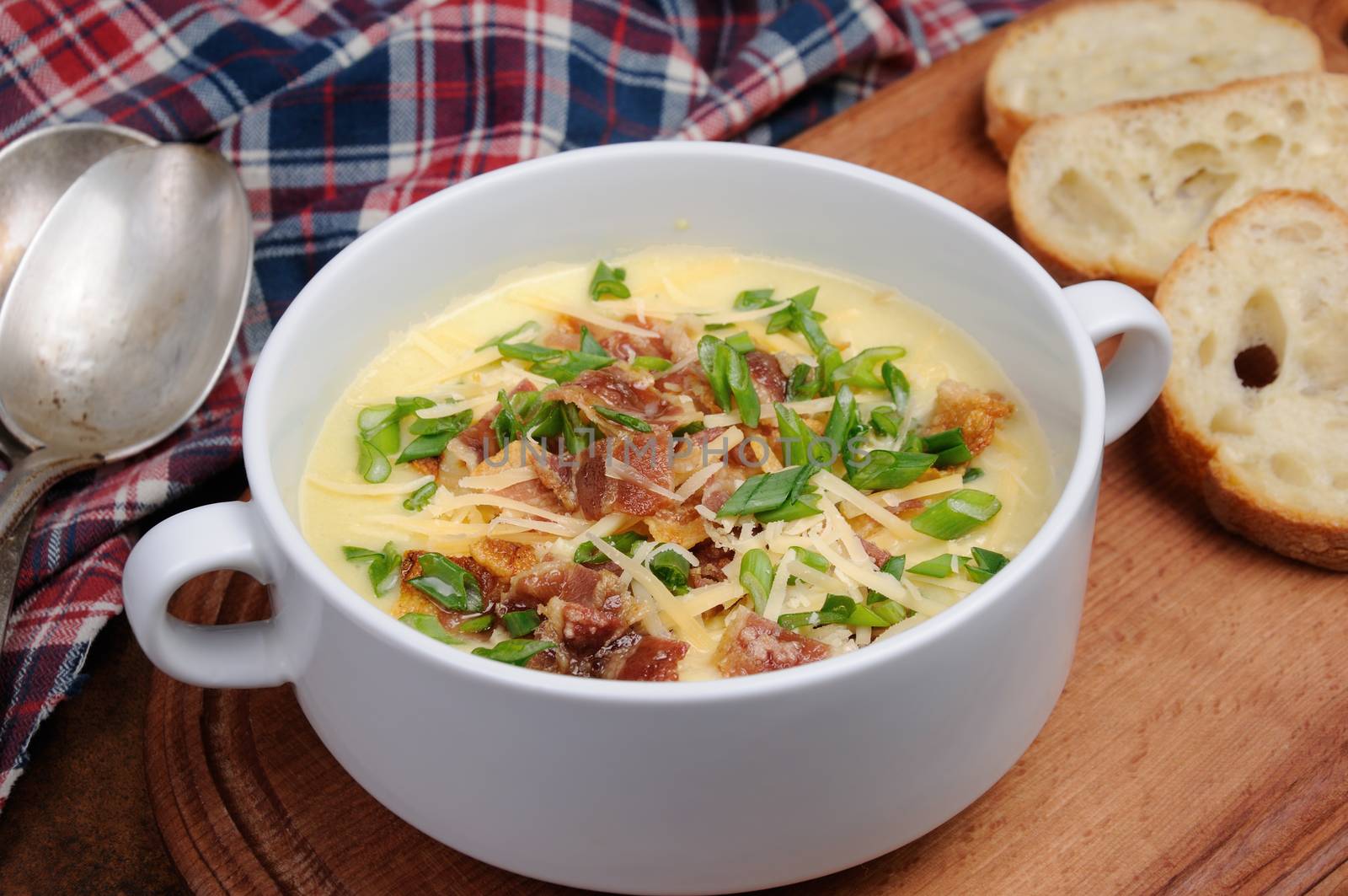 Creamy Loaded Baked Potato Soup with Bacon and Cheese,green onions