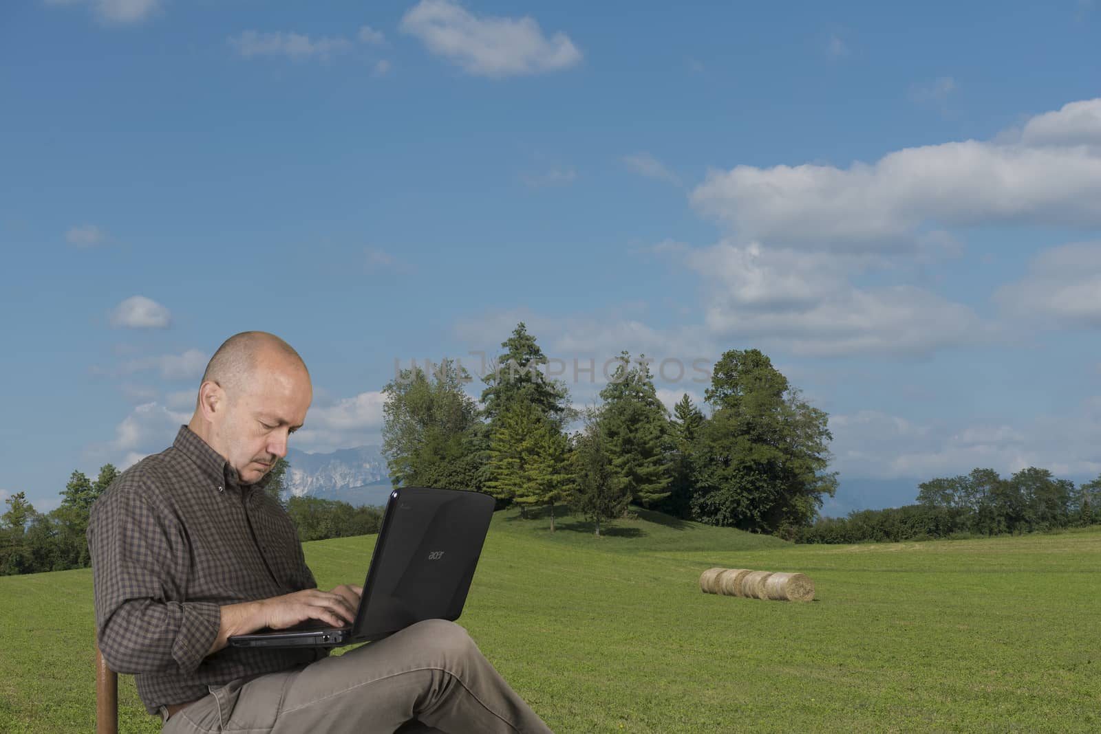 work at the computer outdoors