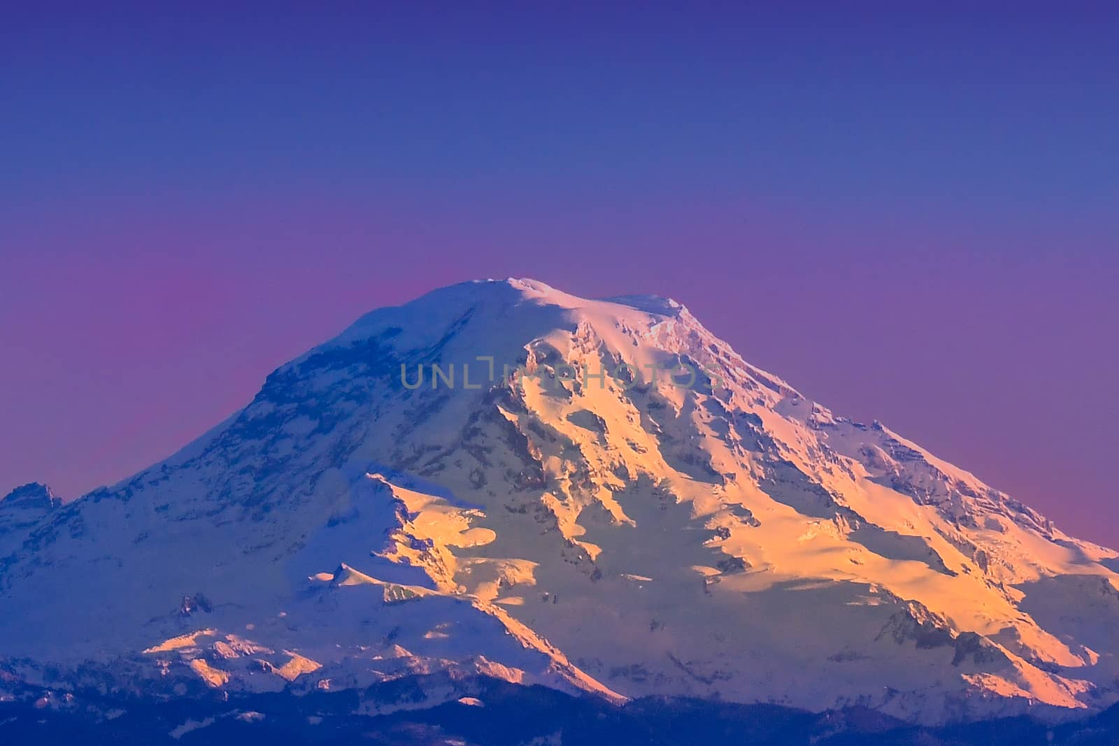 Mount Rainier Sunset by cestes001