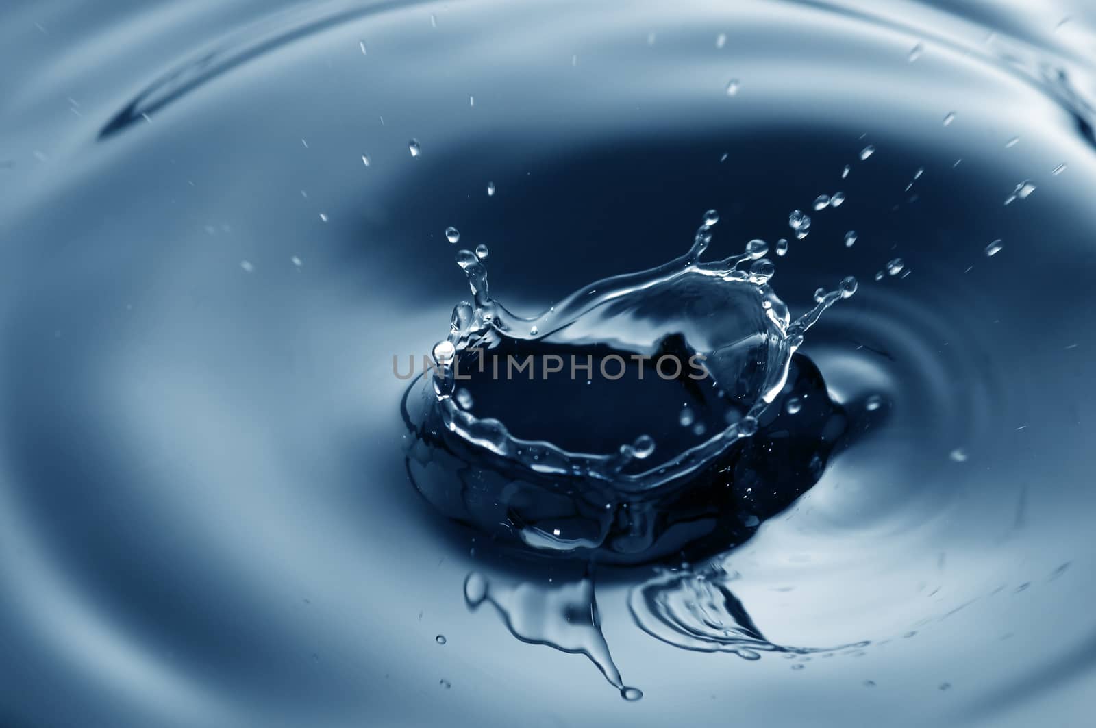 Drop of water by sergiodv