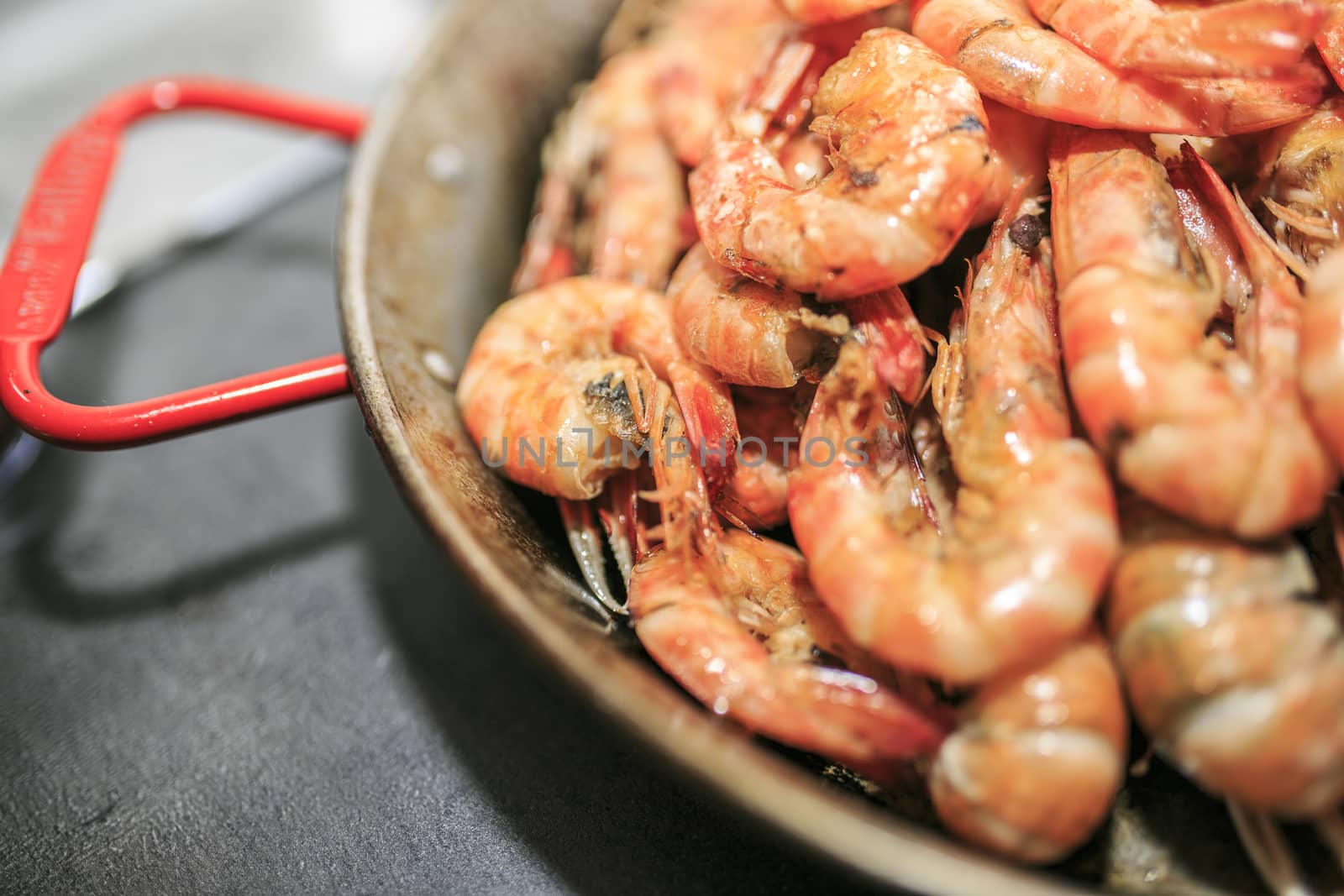 shrimp ready to prepare a paella