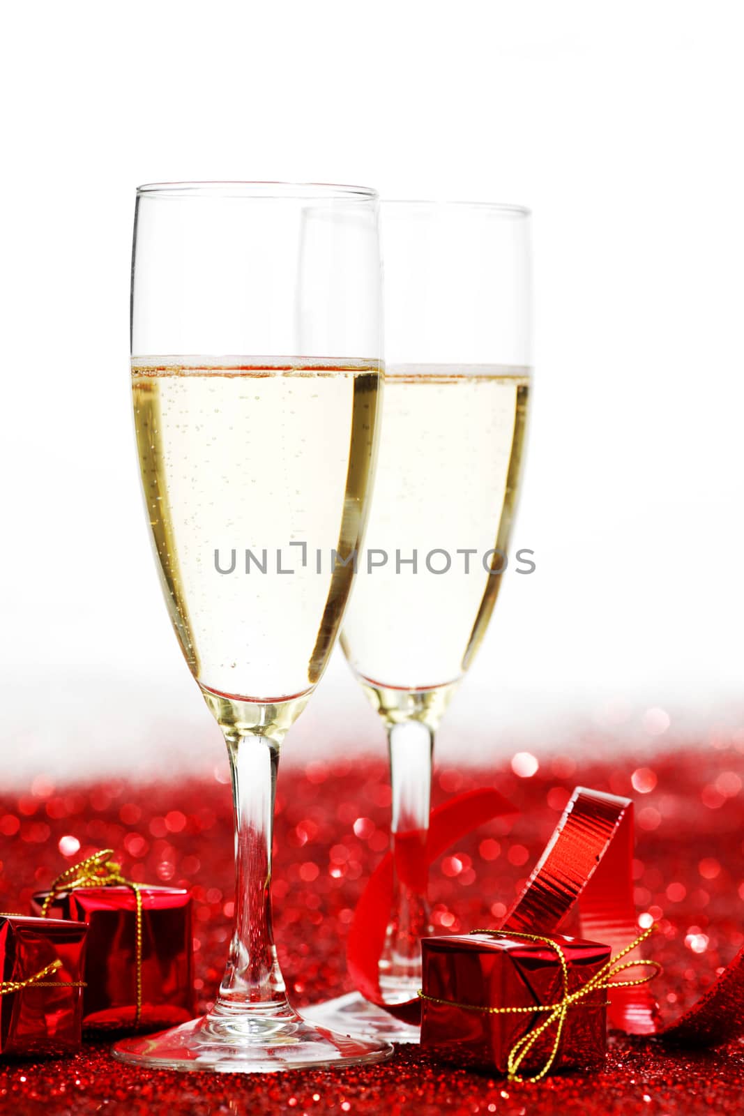 Champagne and red decor by Yellowj