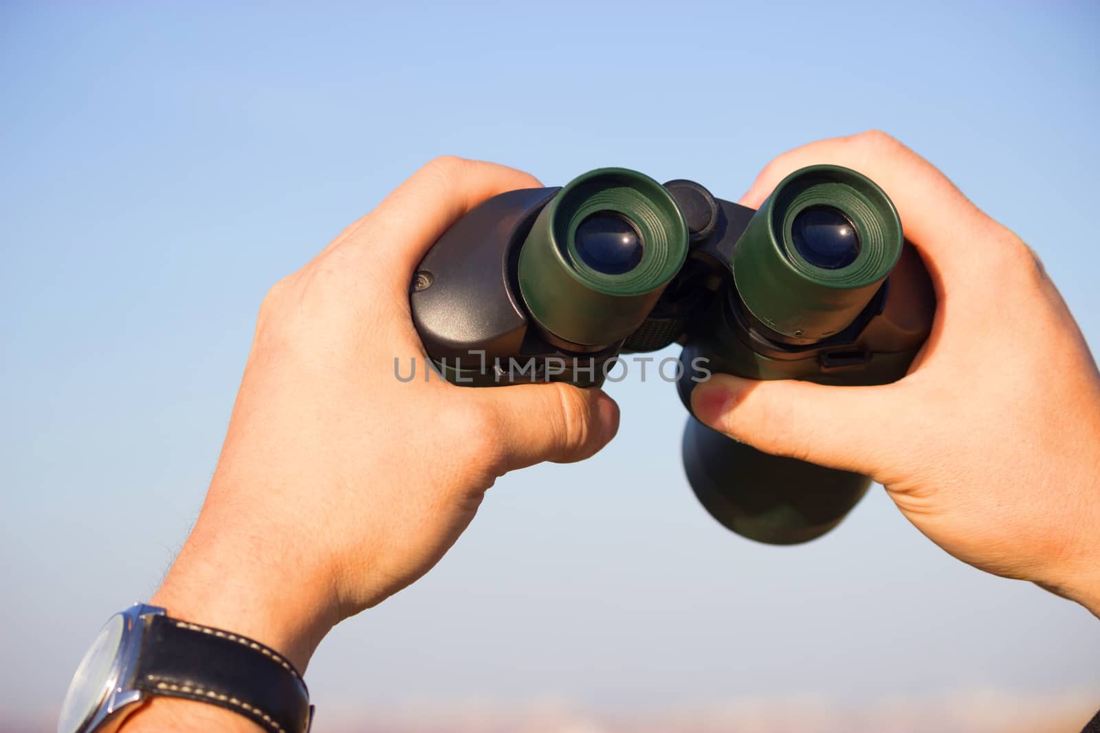 binocular in mans hands by liwei12