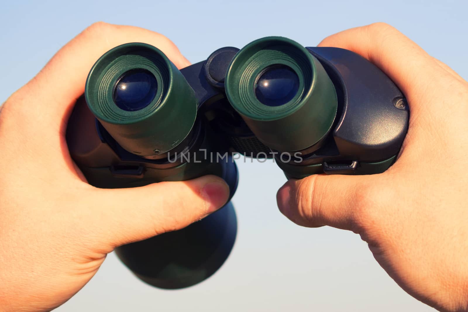 binocular in mans hands by liwei12