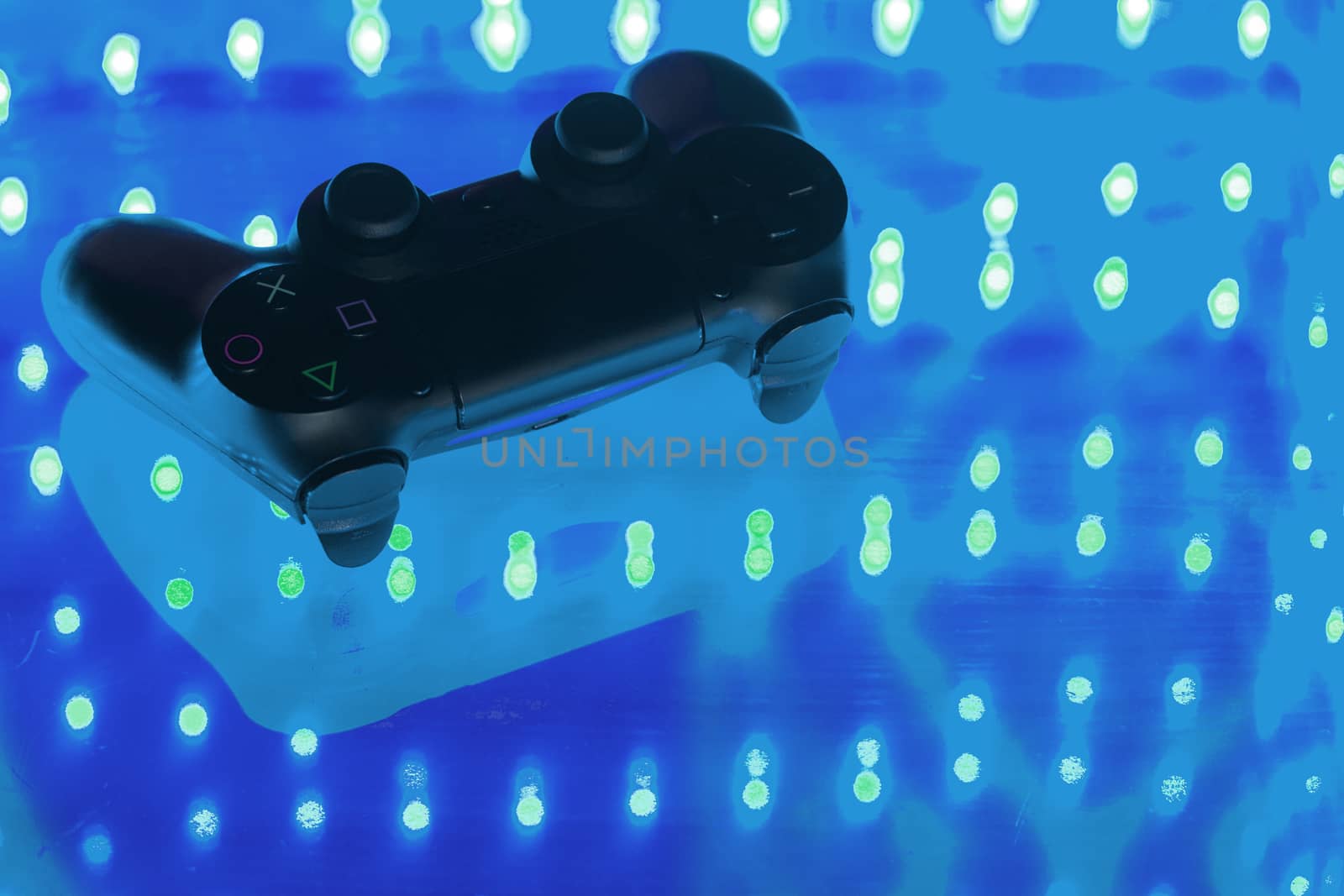 Game controller on illuminated by liwei12