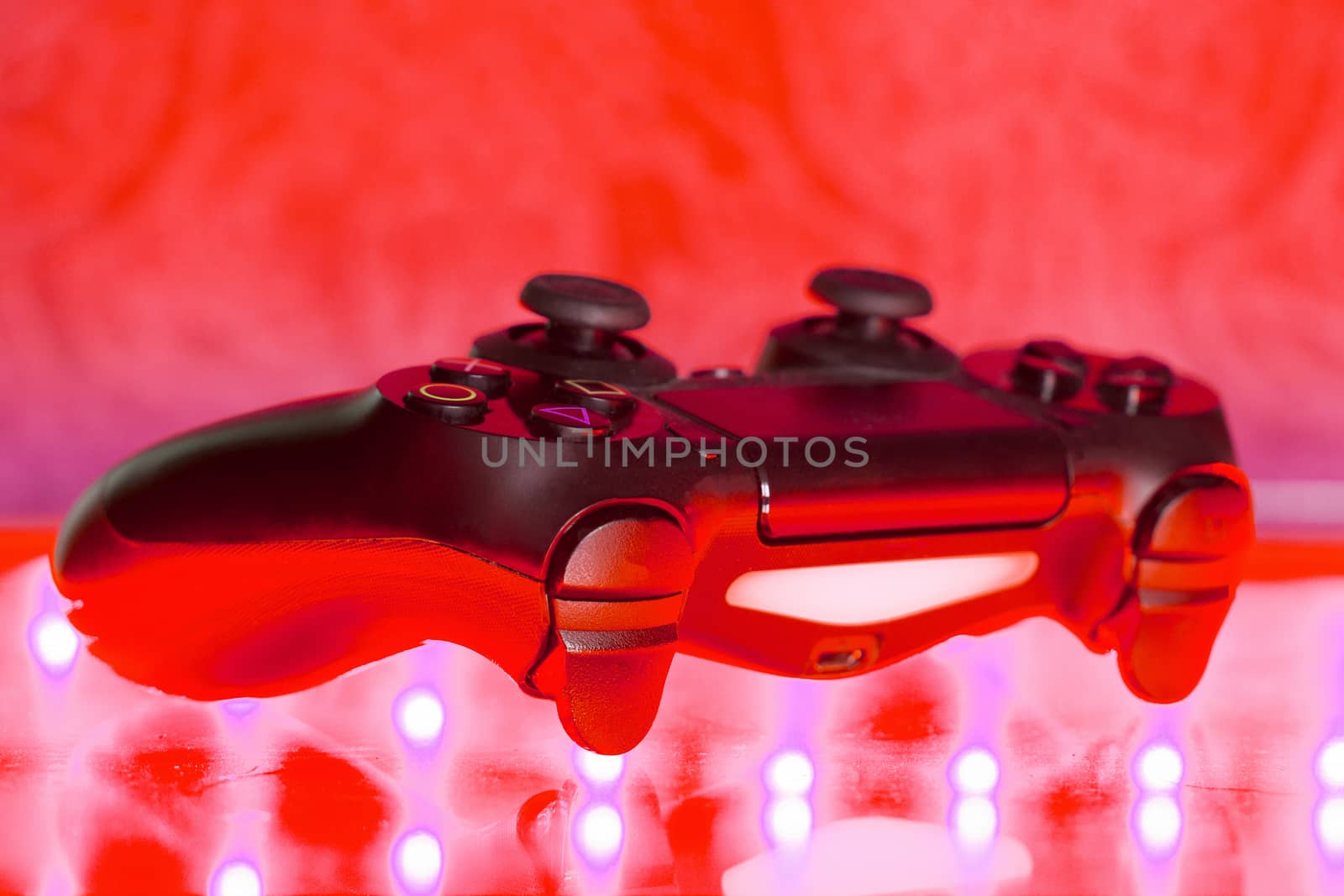 Game controller on illuminated by liwei12