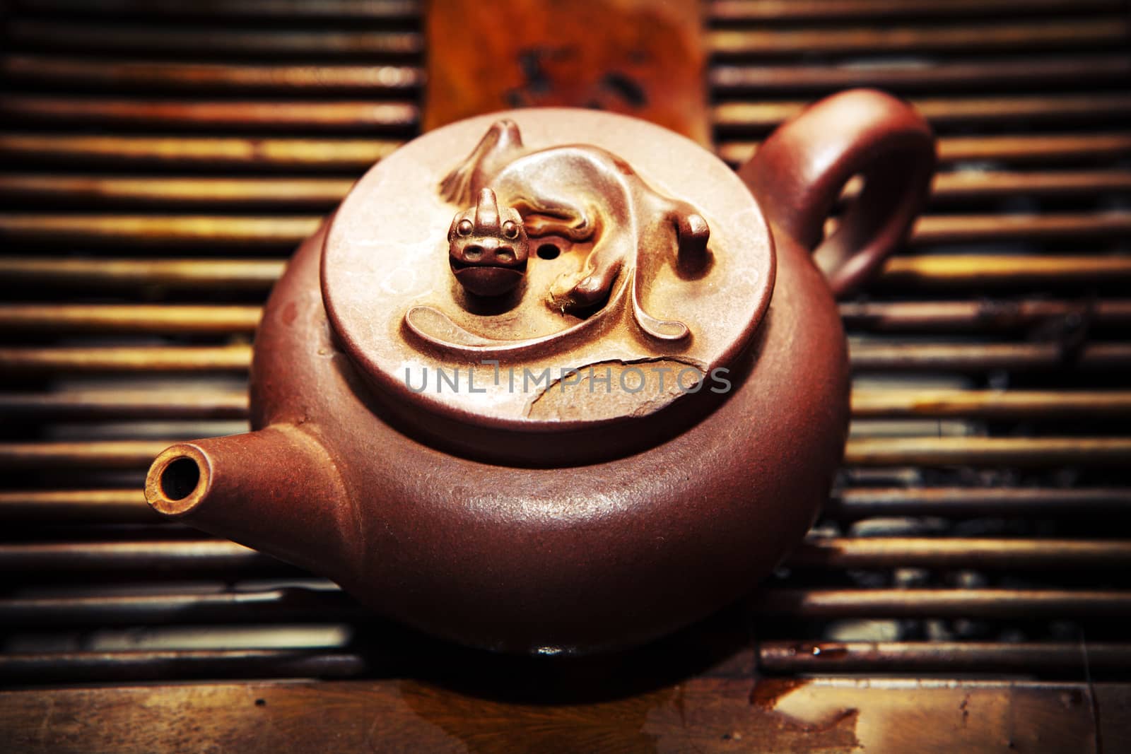 Chinese ceramic teapot studio by Jonicartoon