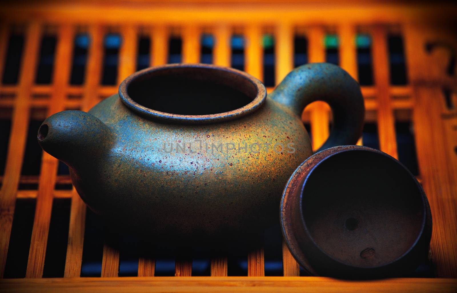 Chinese ceramic teapot studio by Jonicartoon