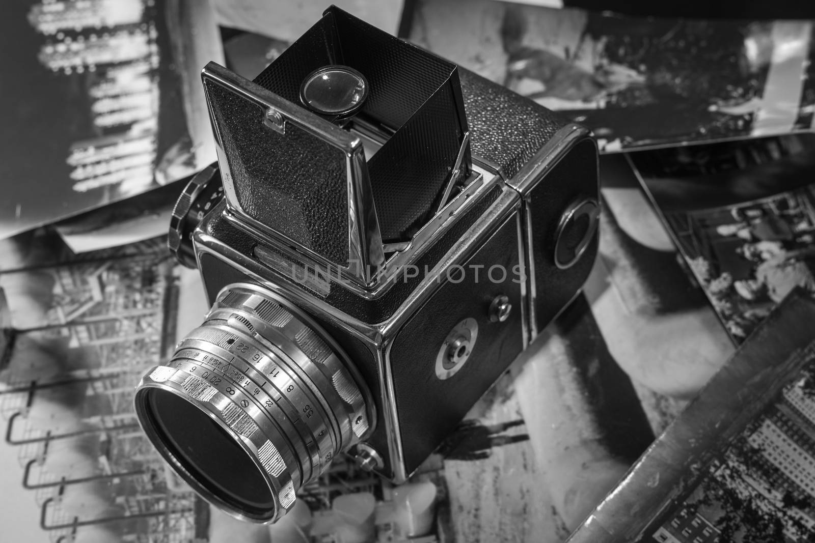 retro camera medium format by darksoul72