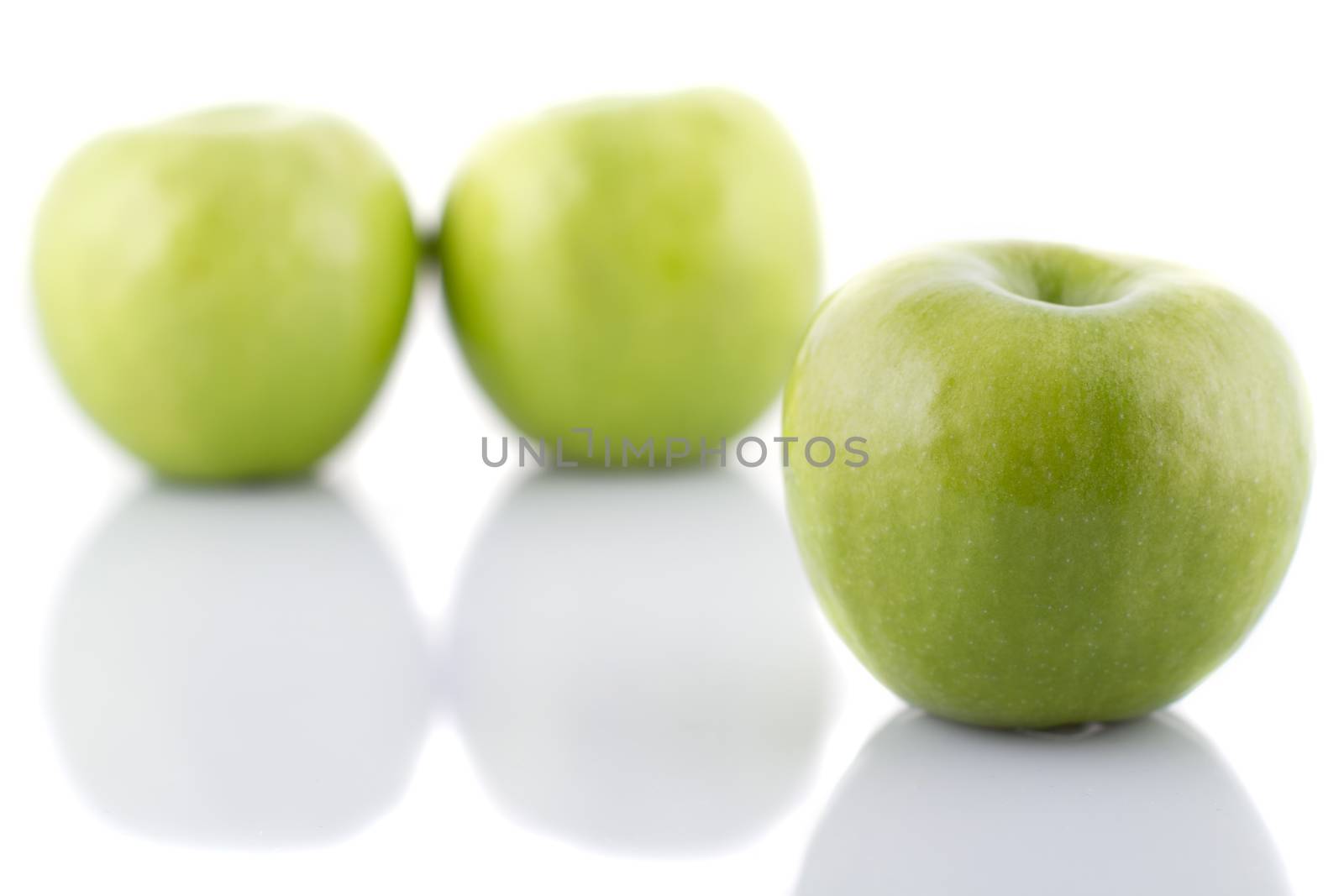Juicy green apple by baronvsp