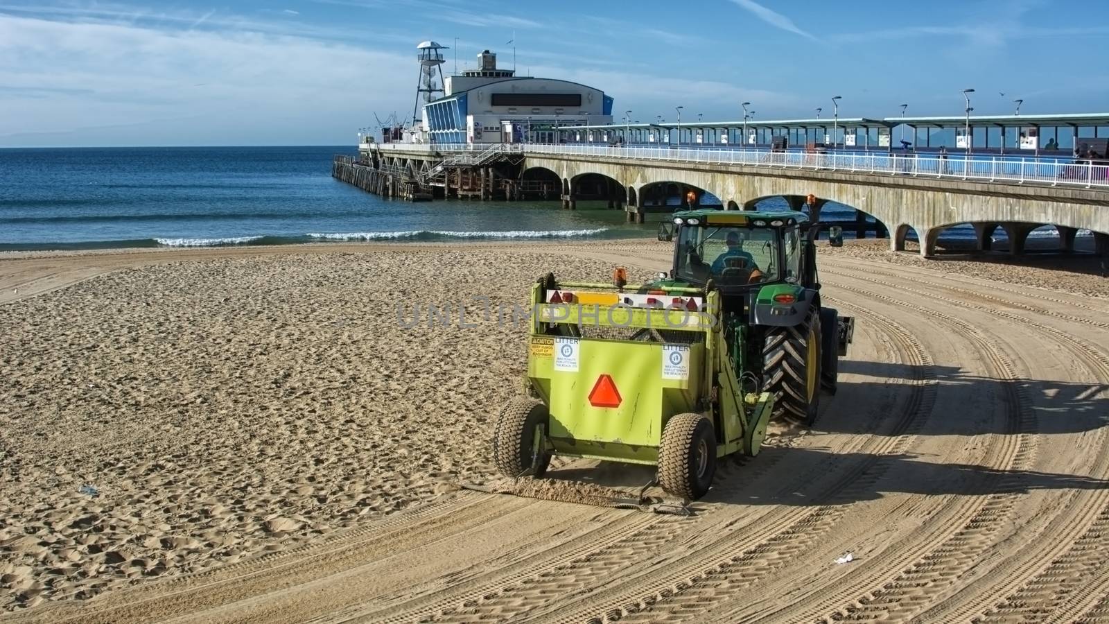 Keeping the beach clean by alan_tunnicliffe