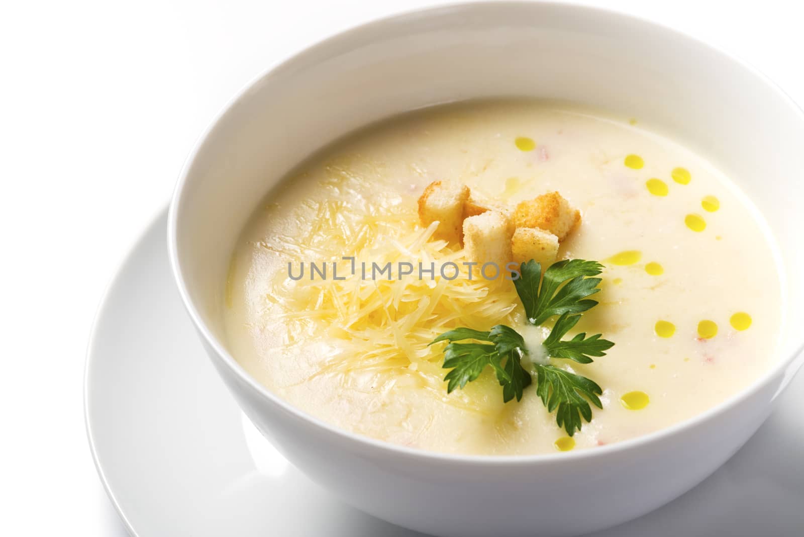Cream soup with cheese and toast