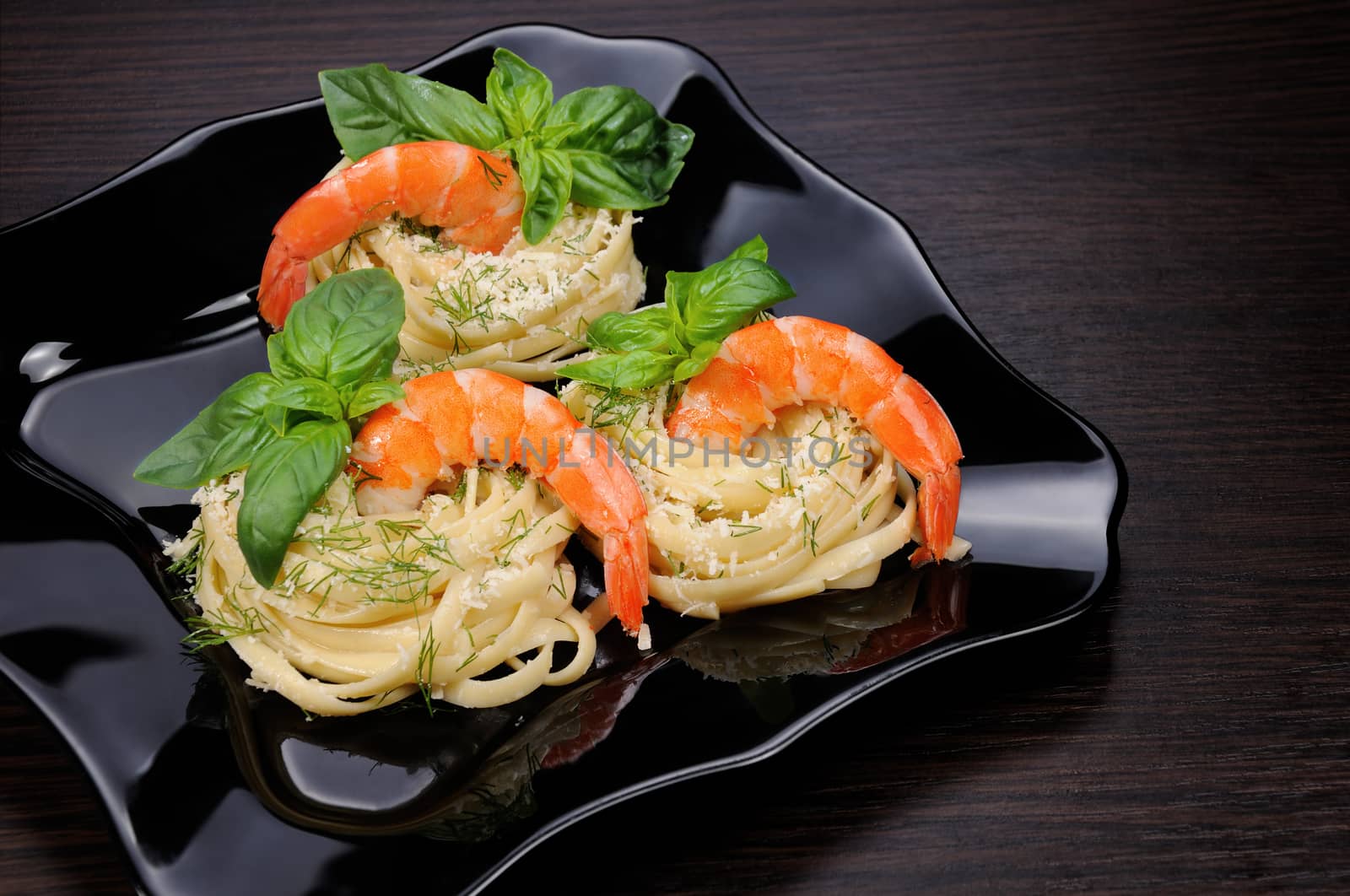 Nests of spaghetti with parmesan flavored with dill, shrimp and basil.