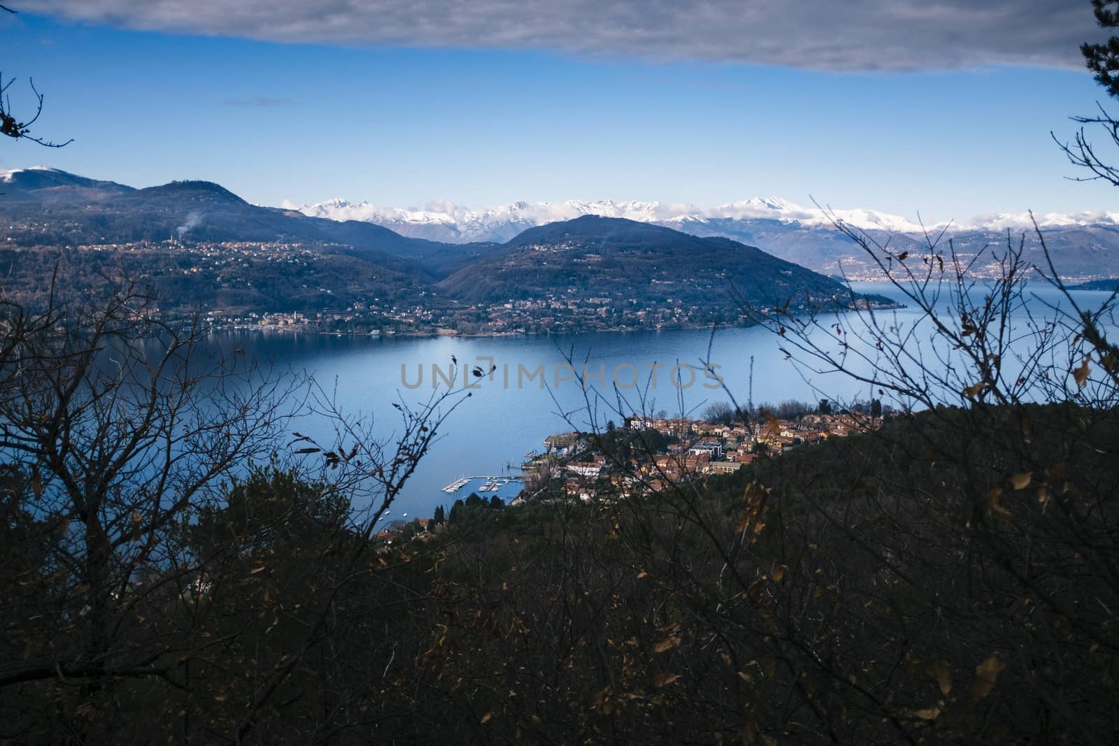 Italy, Piedmont, Lake Maggiore, panorama of Lake Maggiore with snow-covered alps chain, view of the small lakeside village Ranco