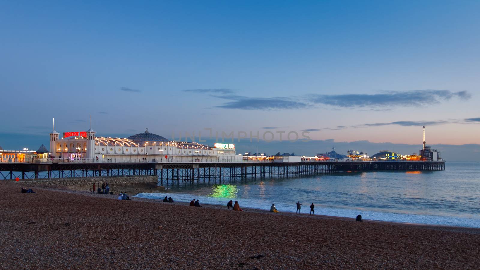 BRIGHTON, EAST SUSSEX/UK - JANUARY 26 : View of Brighton Pier in by phil_bird