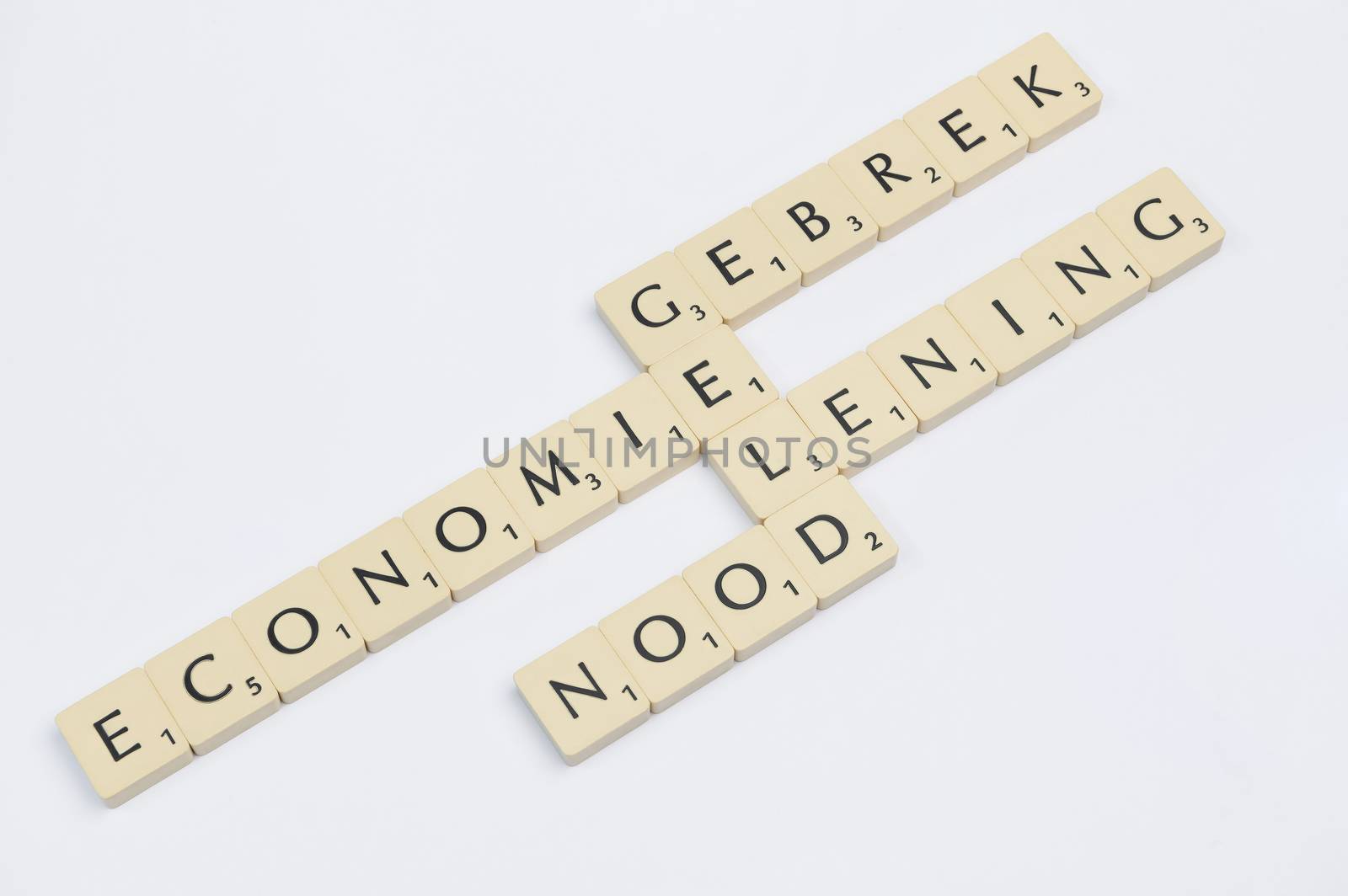 Four scrabble words related to the word money in Dutch
