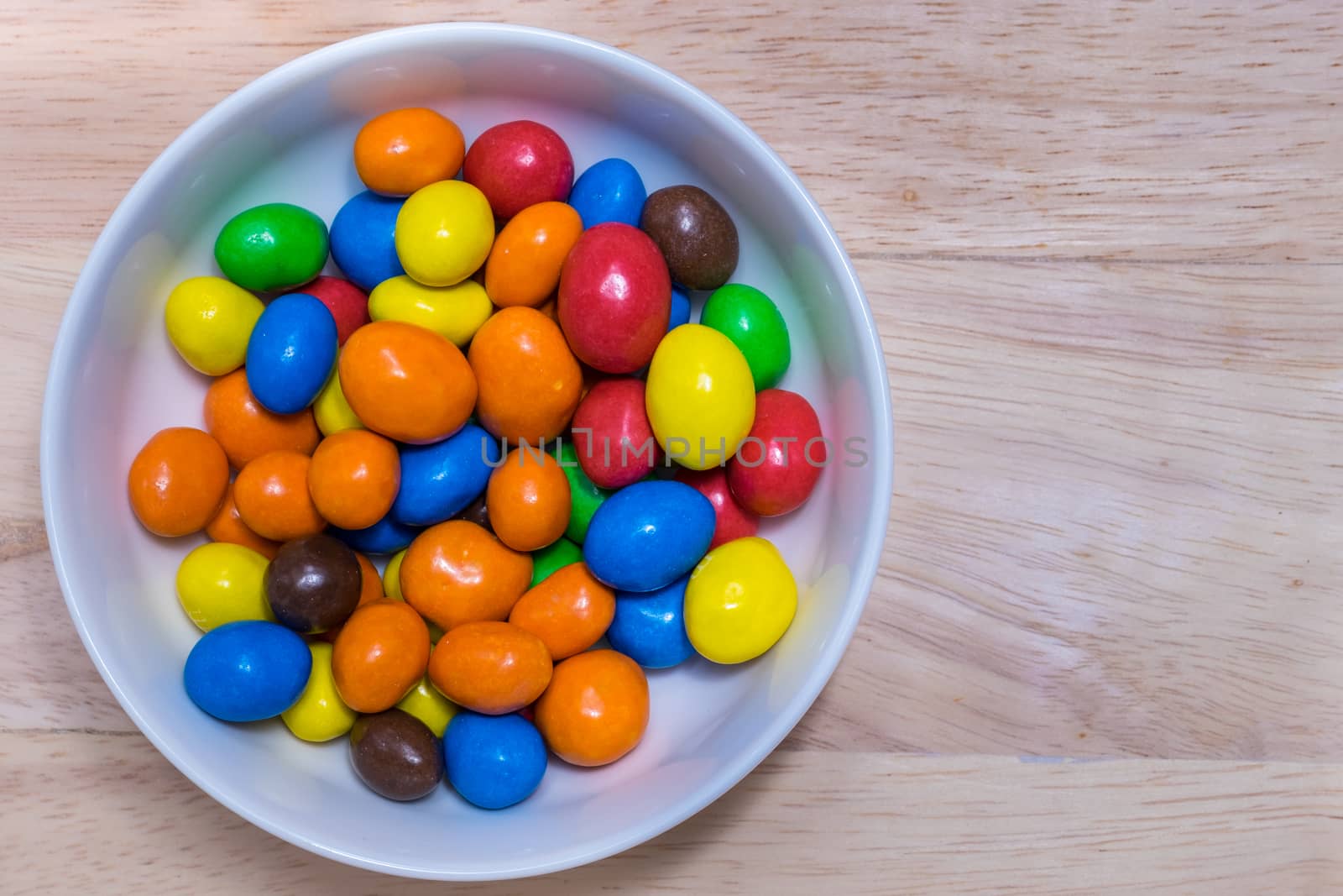 Colorful suger coated chocolate in a white bowl