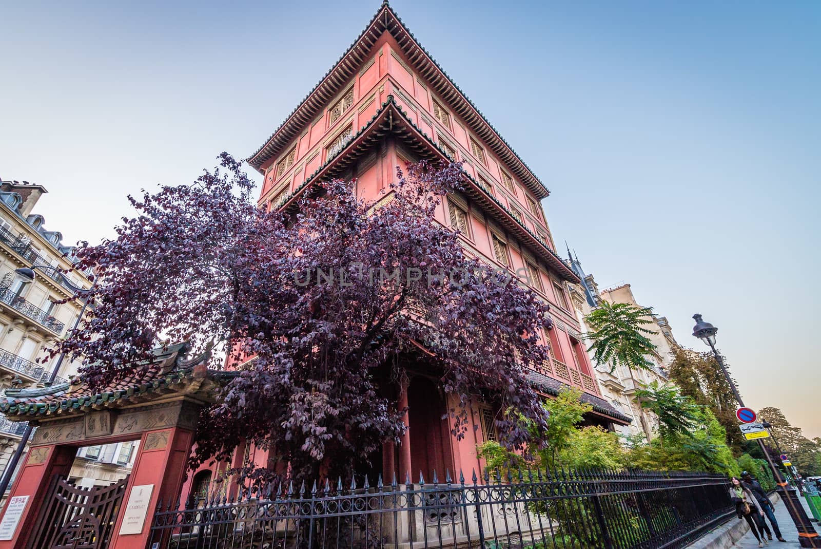 Red Chinese pagoda in Paris in the eight district