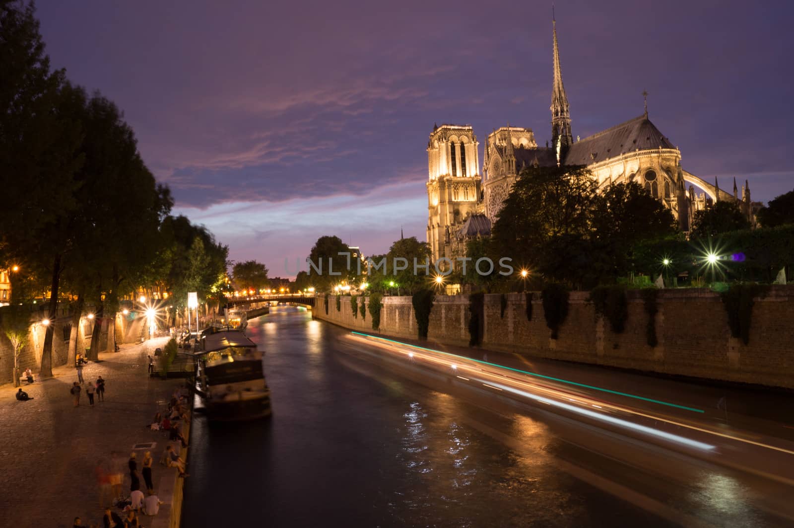 Peniche boats passing by Notre Dame de Paris cathedral