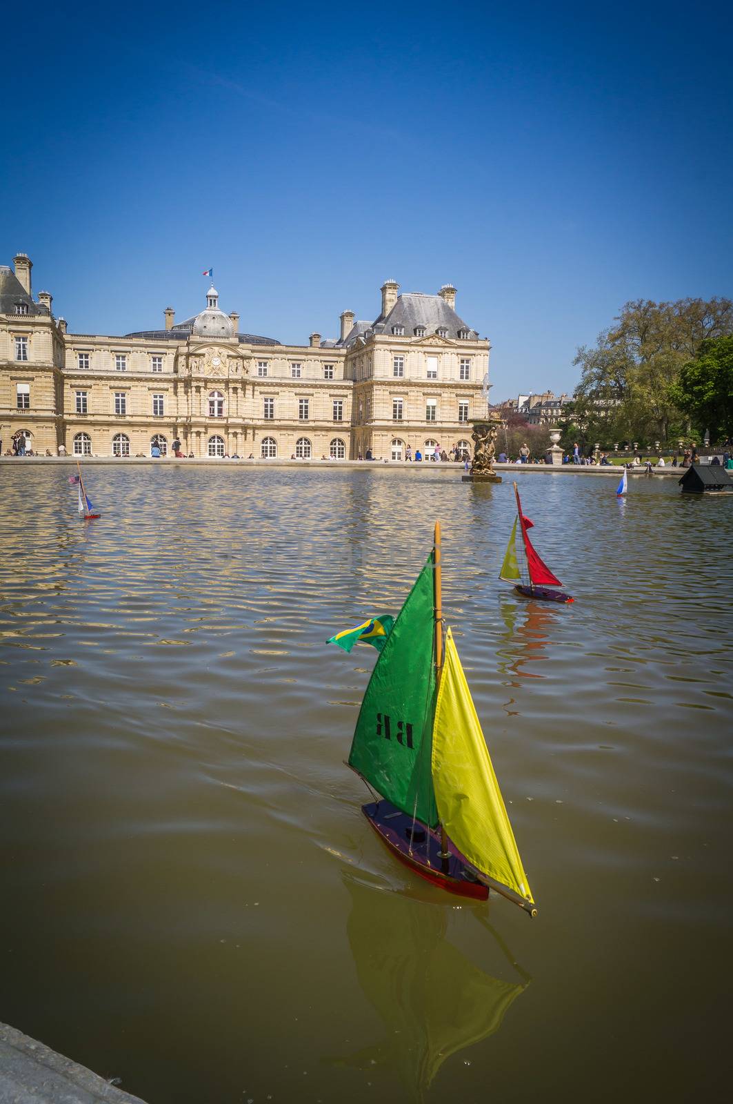 Children boats in the Senat fountain in Paris