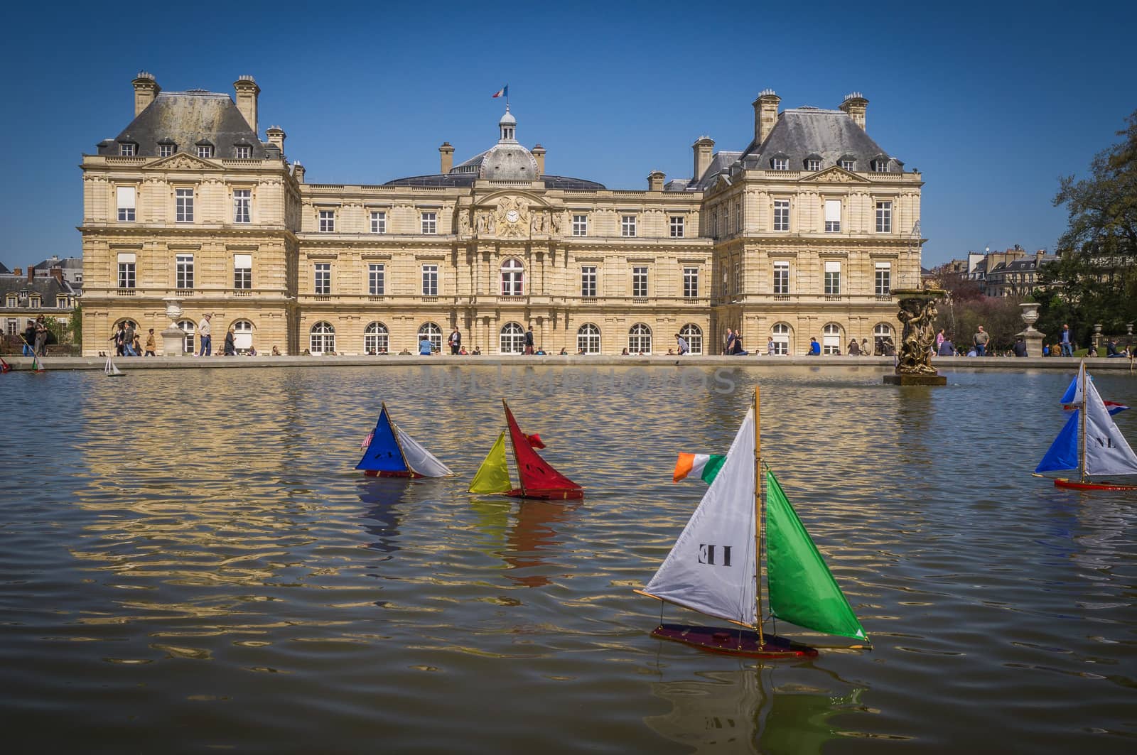 Toy boats in the Senat fountain in Paris