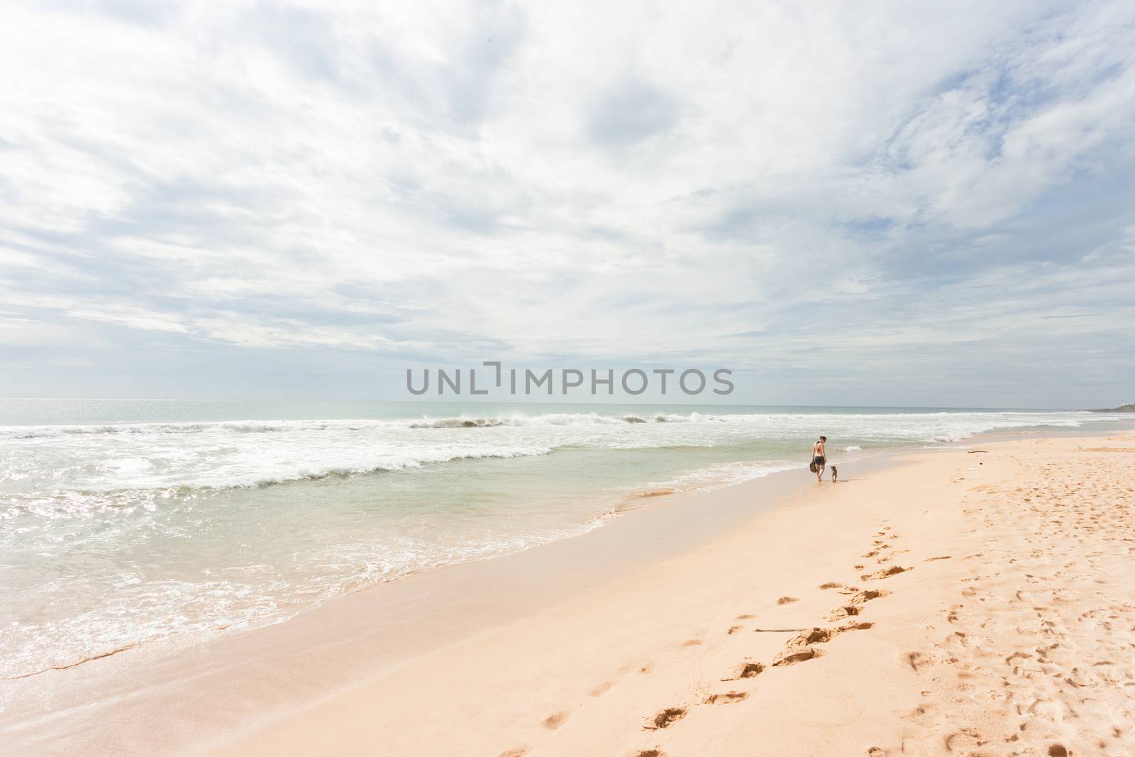 Sri Lanka - Ahungalla - Out for a calming beach walk by tagstiles.com