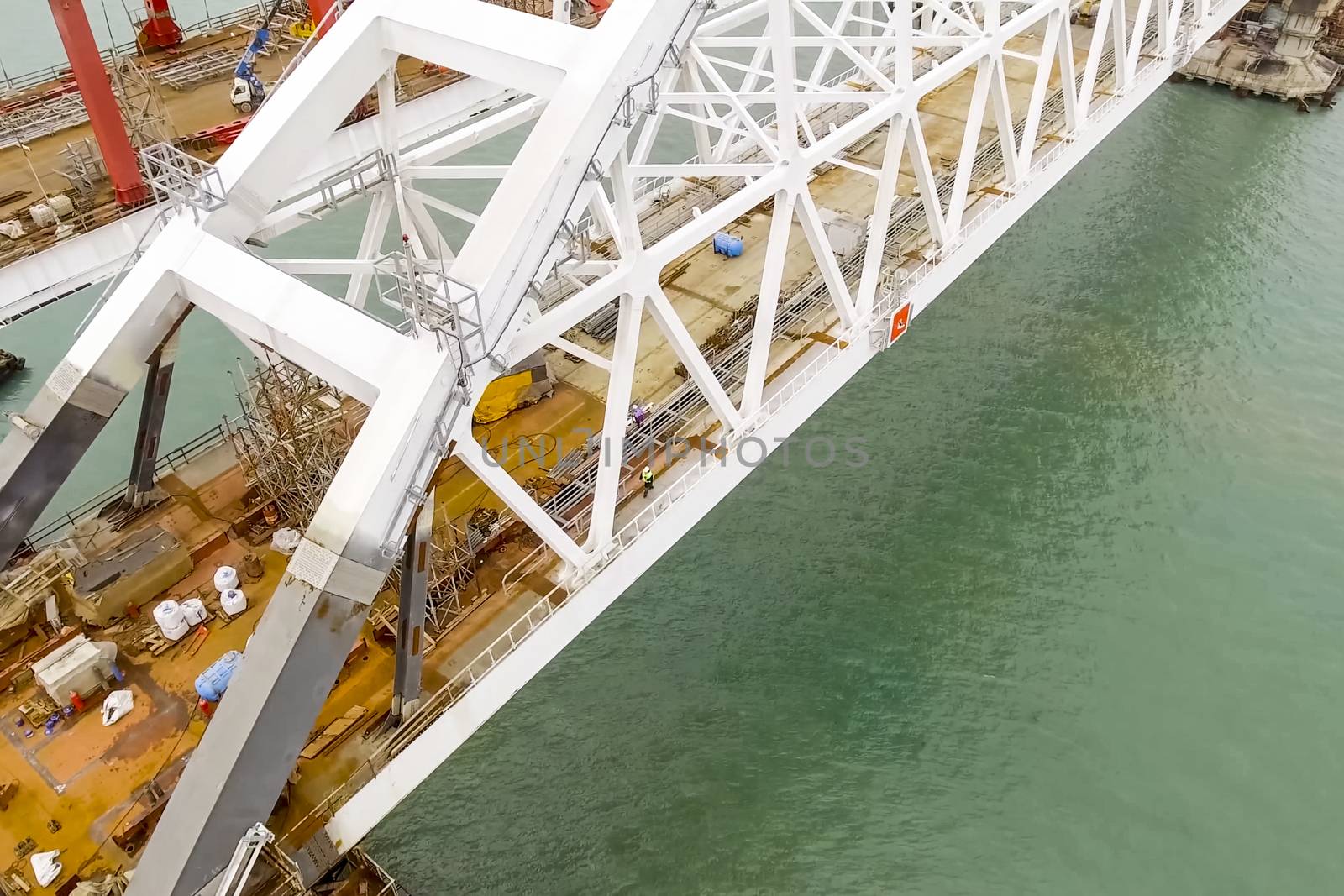 Construction of the bridge. Engineering facilities for the construction of a railway and automobile bridge across the strait by nyrok