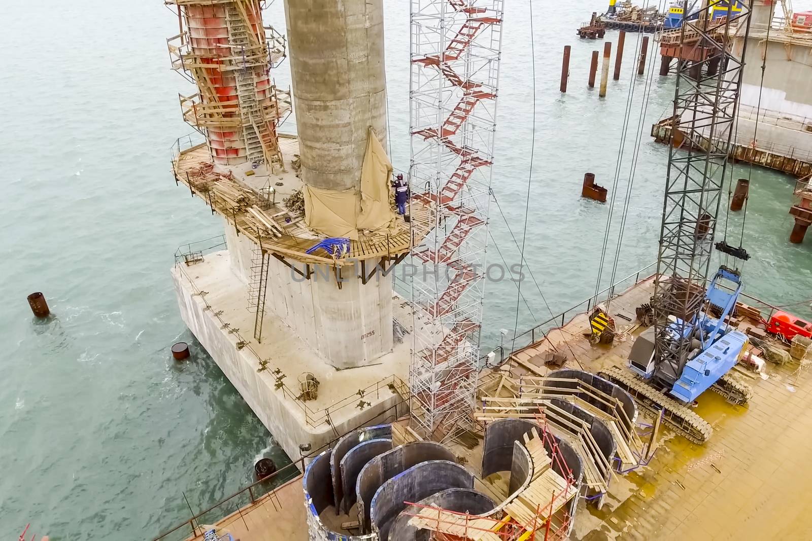 Construction of the bridge. Engineering facilities for the construction of a railway and automobile bridge across the strait.